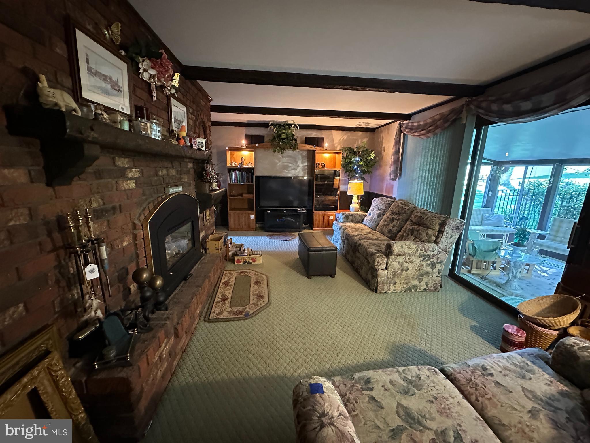 COUNTRY CLUB ESTATES - Residential