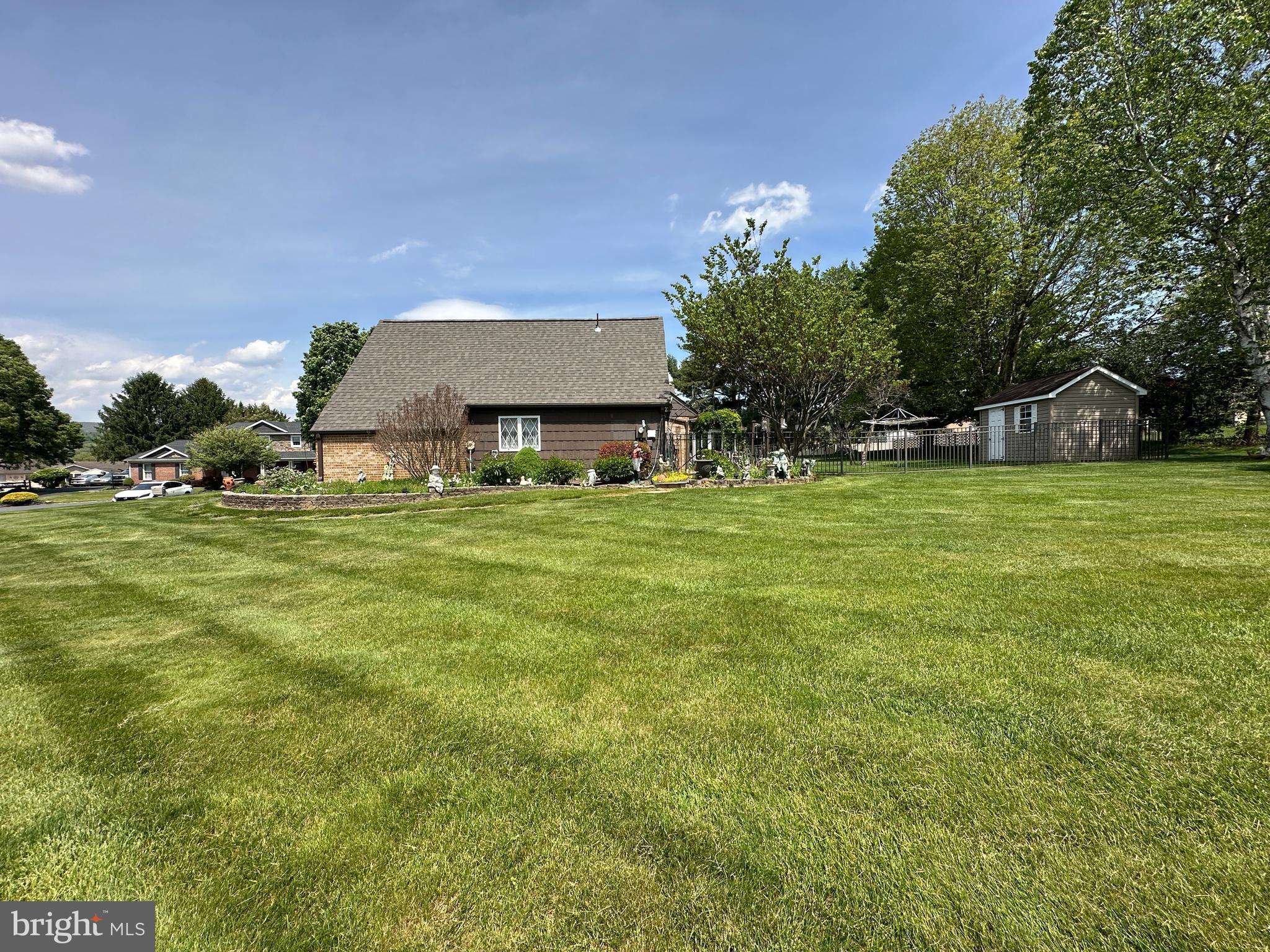 COUNTRY CLUB ESTATES - Residential