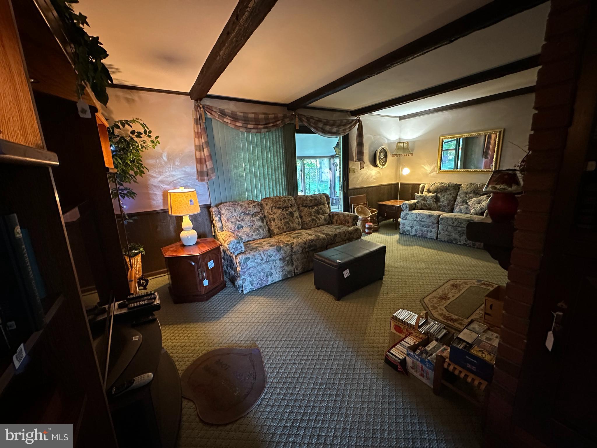 COUNTRY CLUB ESTATES - Residential