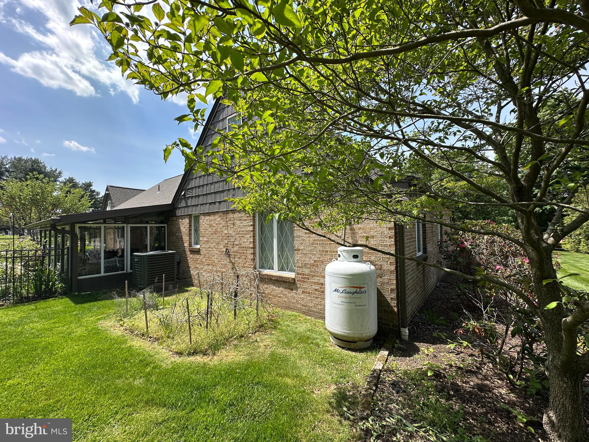 COUNTRY CLUB ESTATES - Residential