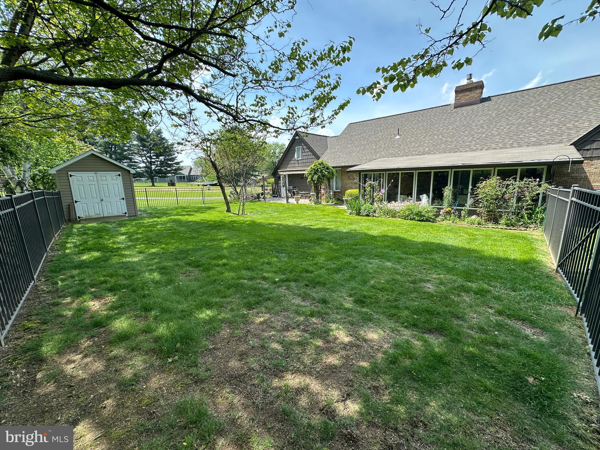 COUNTRY CLUB ESTATES - Residential