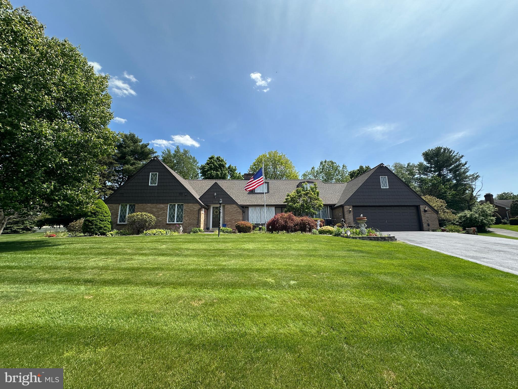 COUNTRY CLUB ESTATES - Residential