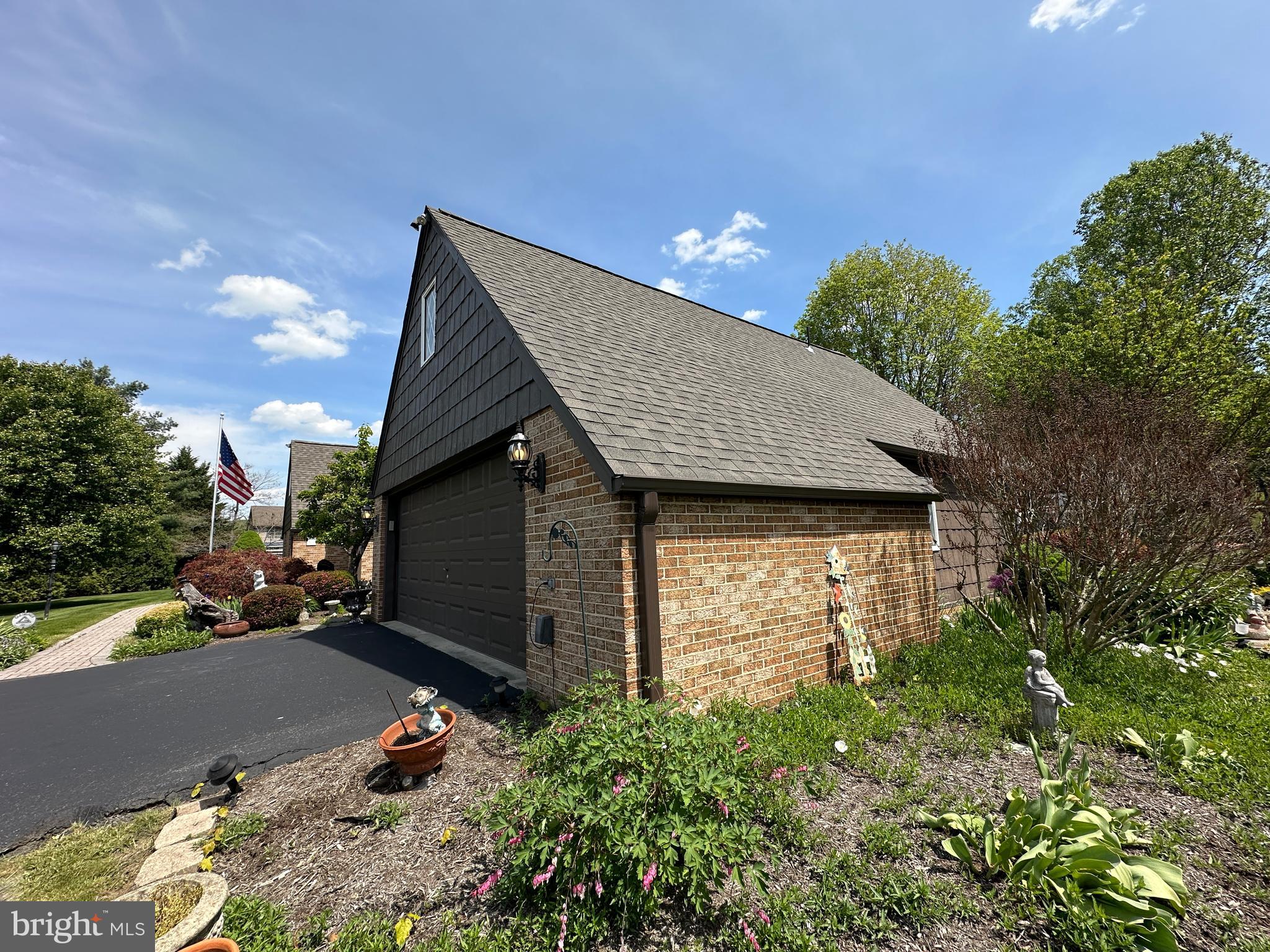 COUNTRY CLUB ESTATES - Residential
