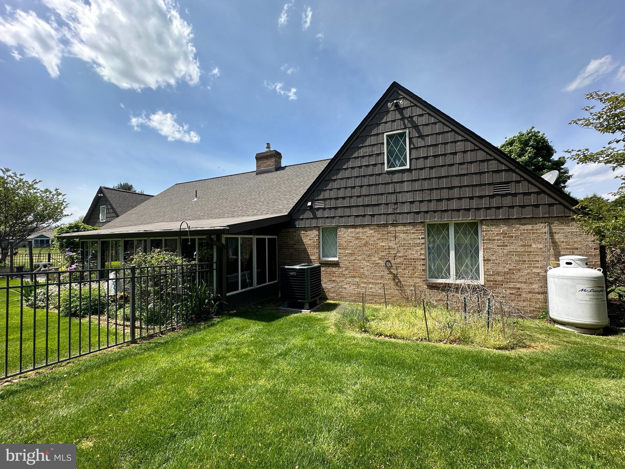 COUNTRY CLUB ESTATES - Residential