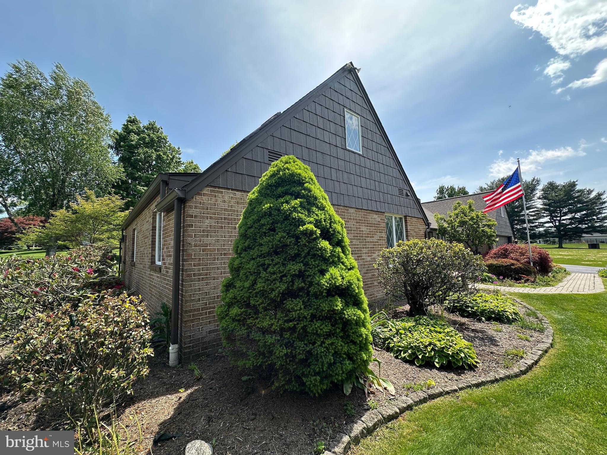 COUNTRY CLUB ESTATES - Residential