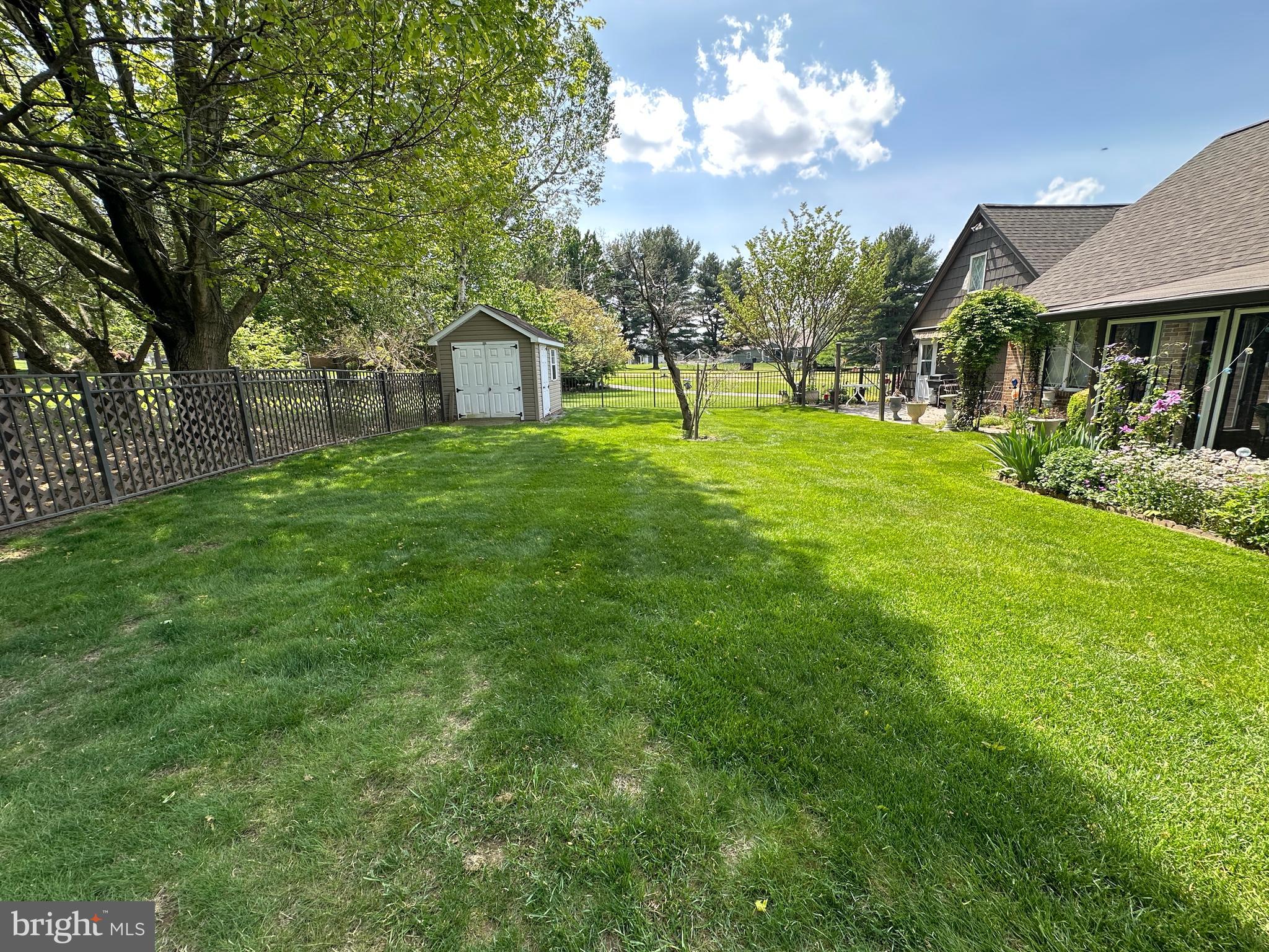 COUNTRY CLUB ESTATES - Residential