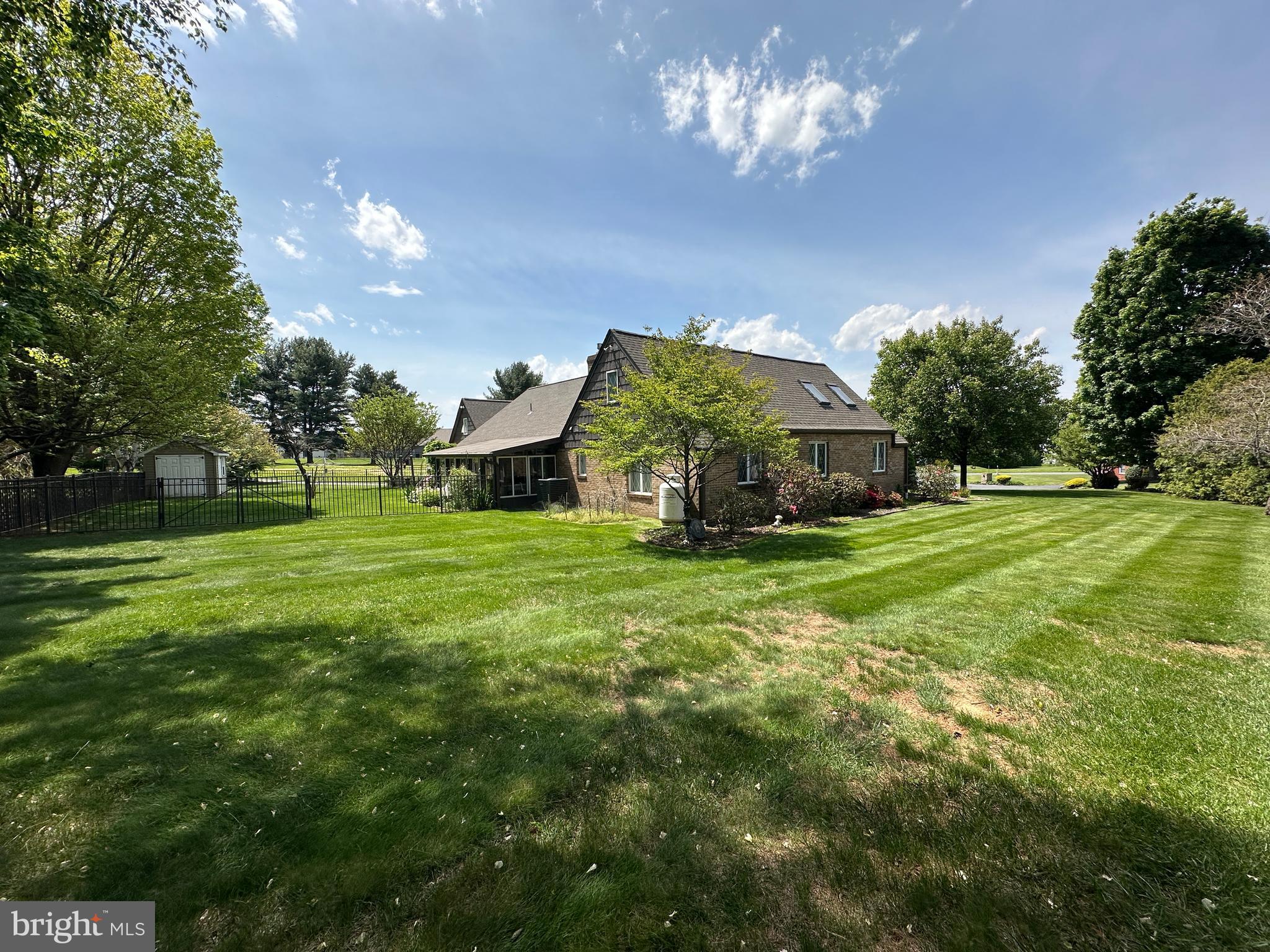 COUNTRY CLUB ESTATES - Residential