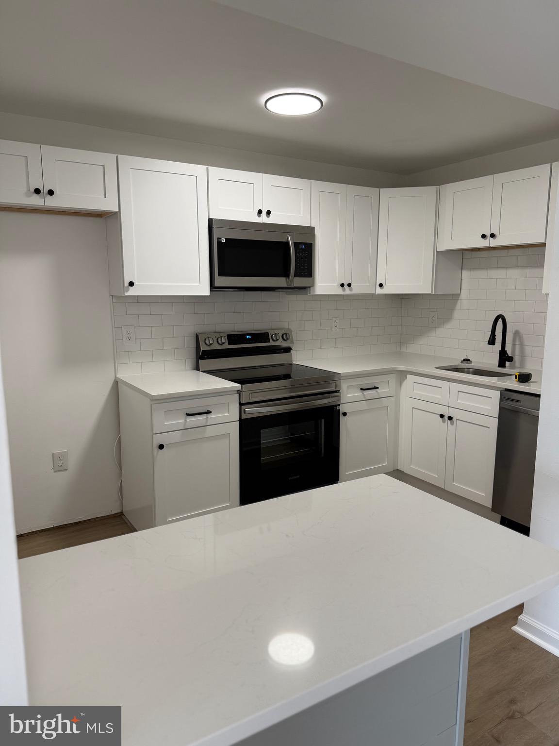 SAYBROOK VIL - Residential
