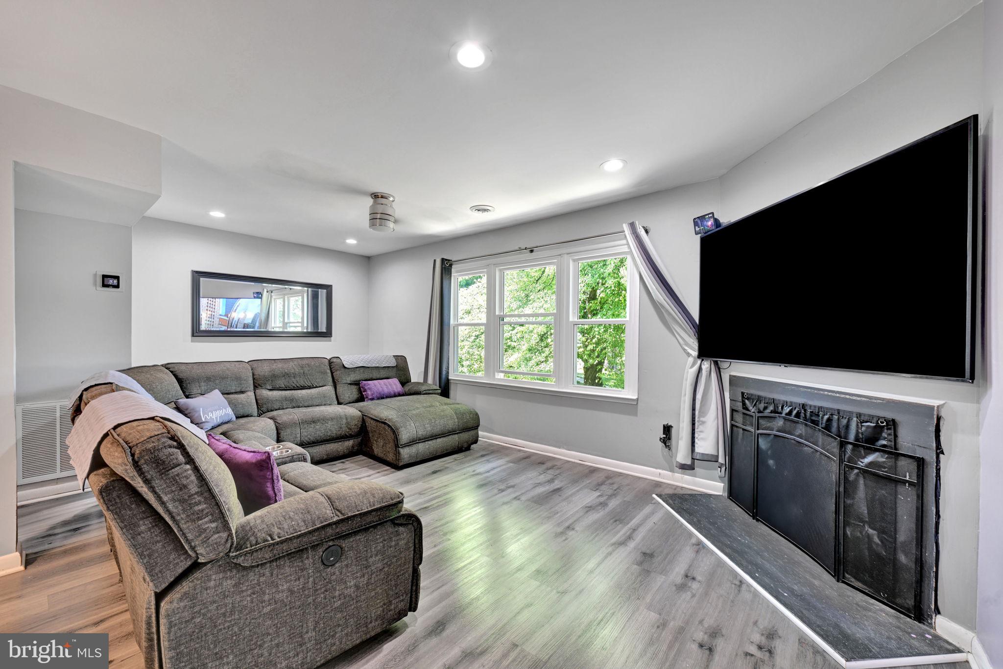 HILLCREST TOWNE - Residential