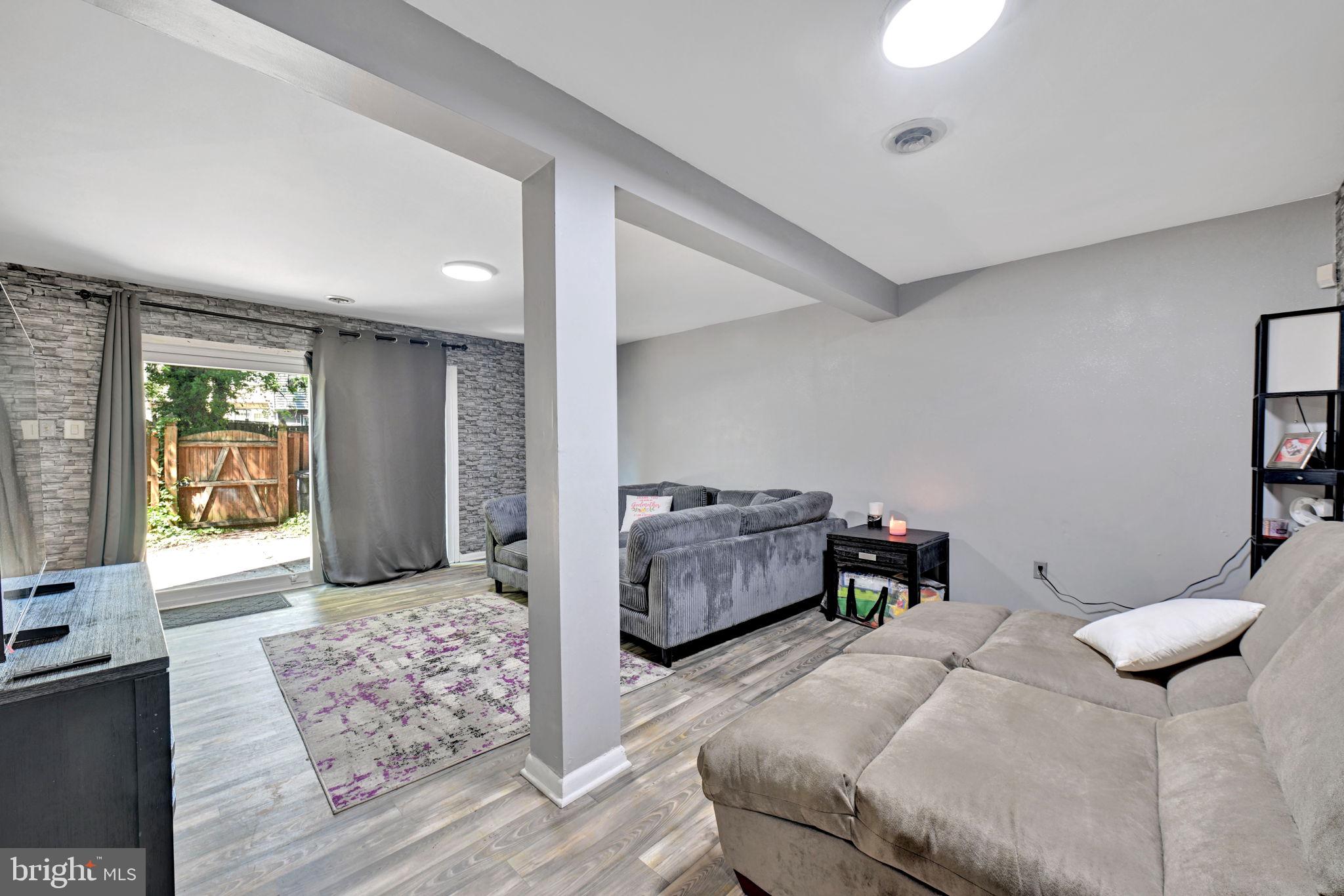 HILLCREST TOWNE - Residential