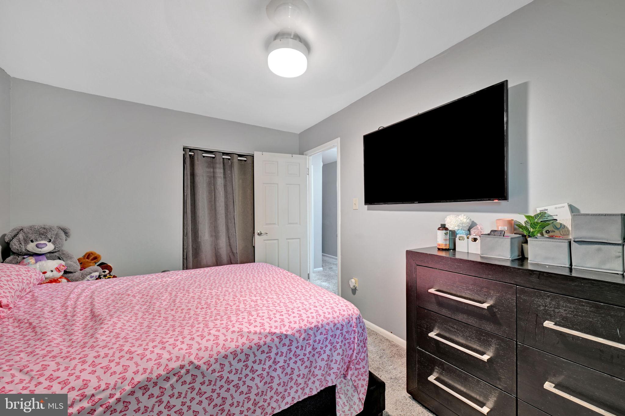HILLCREST TOWNE - Residential