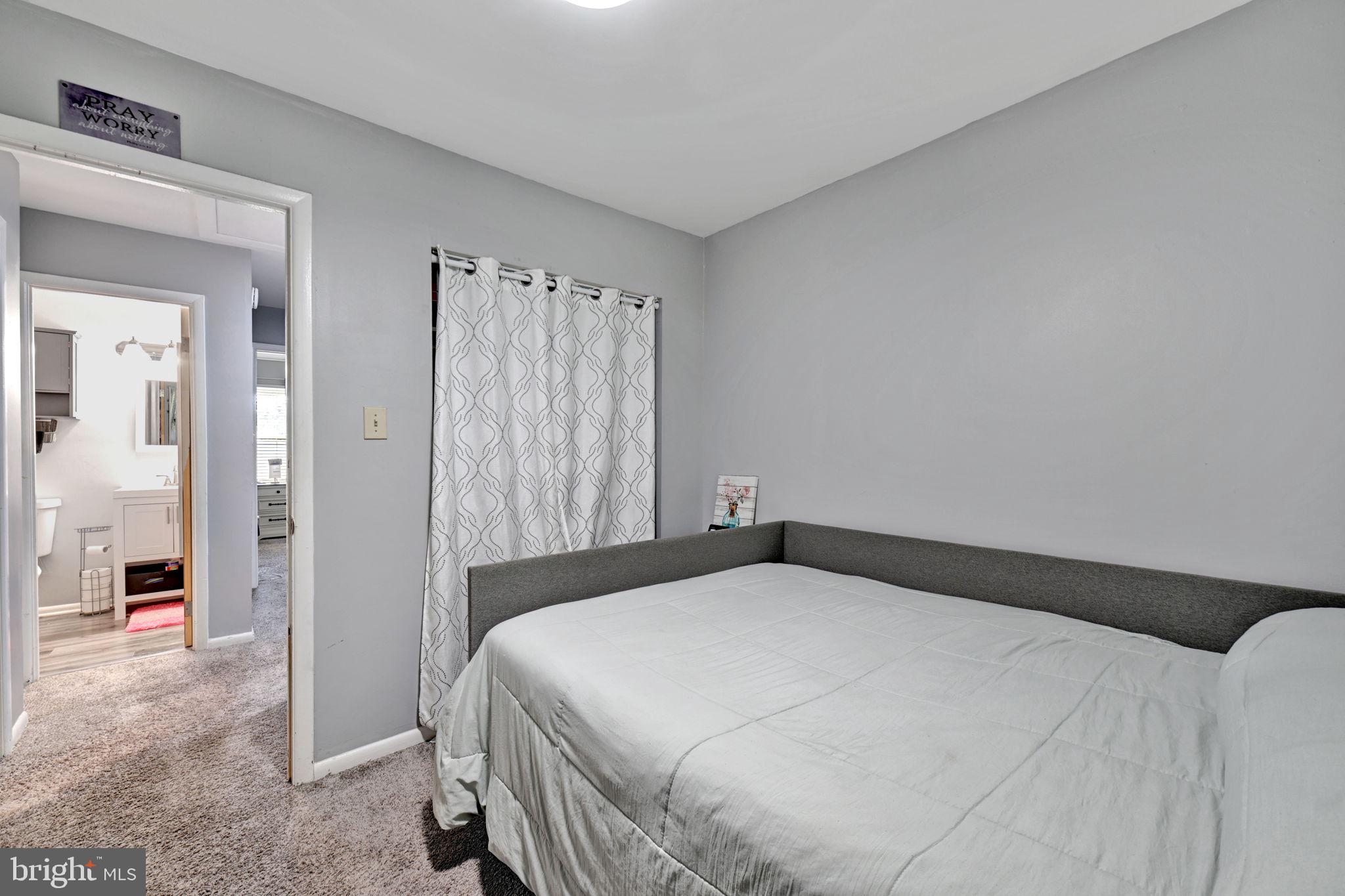 HILLCREST TOWNE - Residential