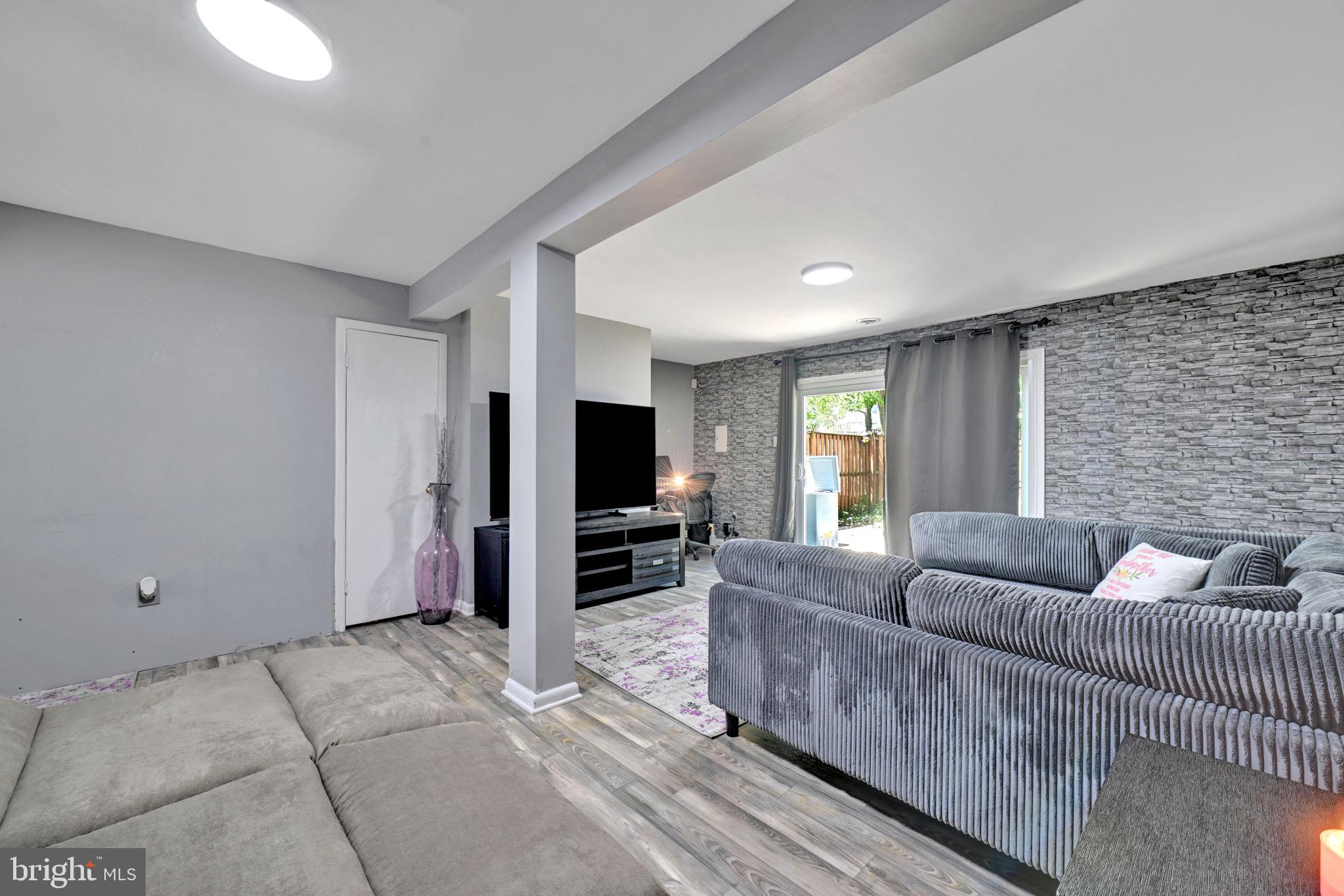 HILLCREST TOWNE - Residential