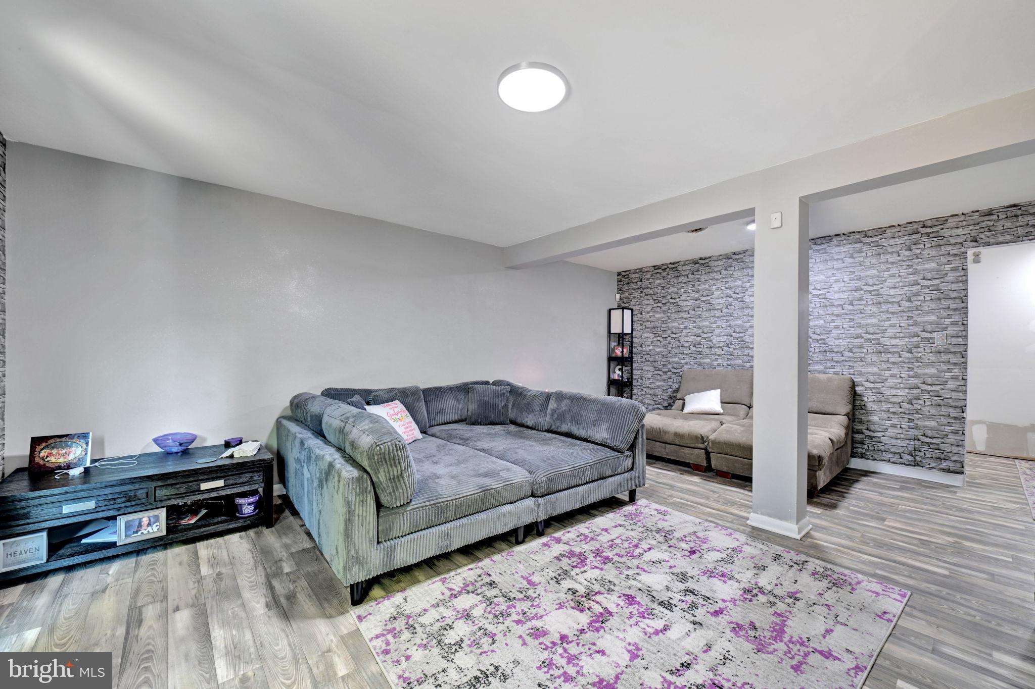 HILLCREST TOWNE - Residential