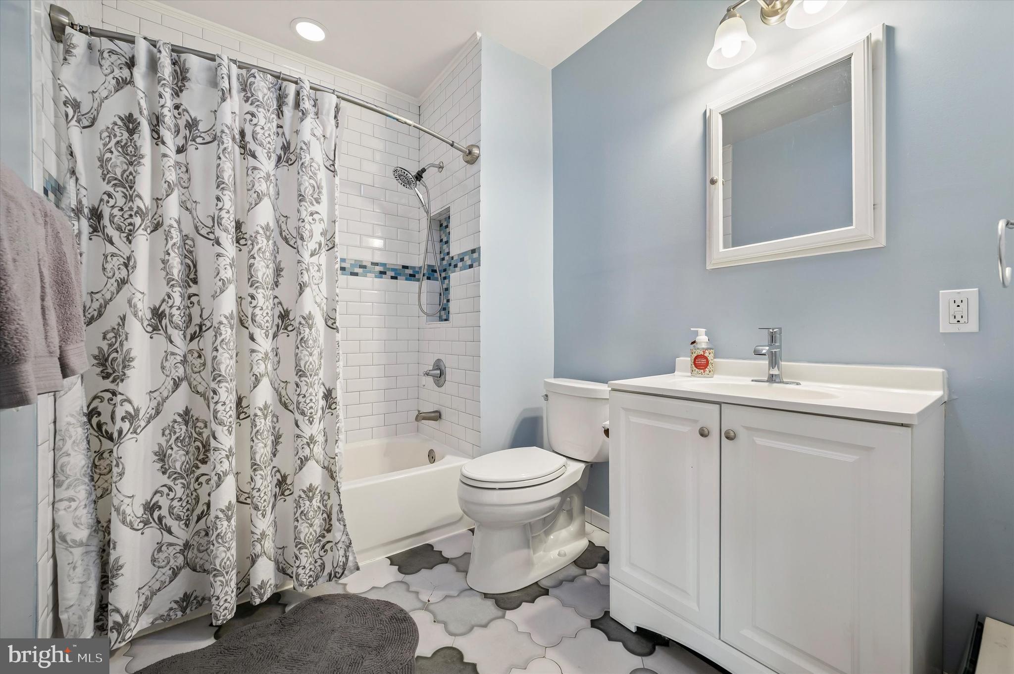 OXFORD CIRCLE - Residential