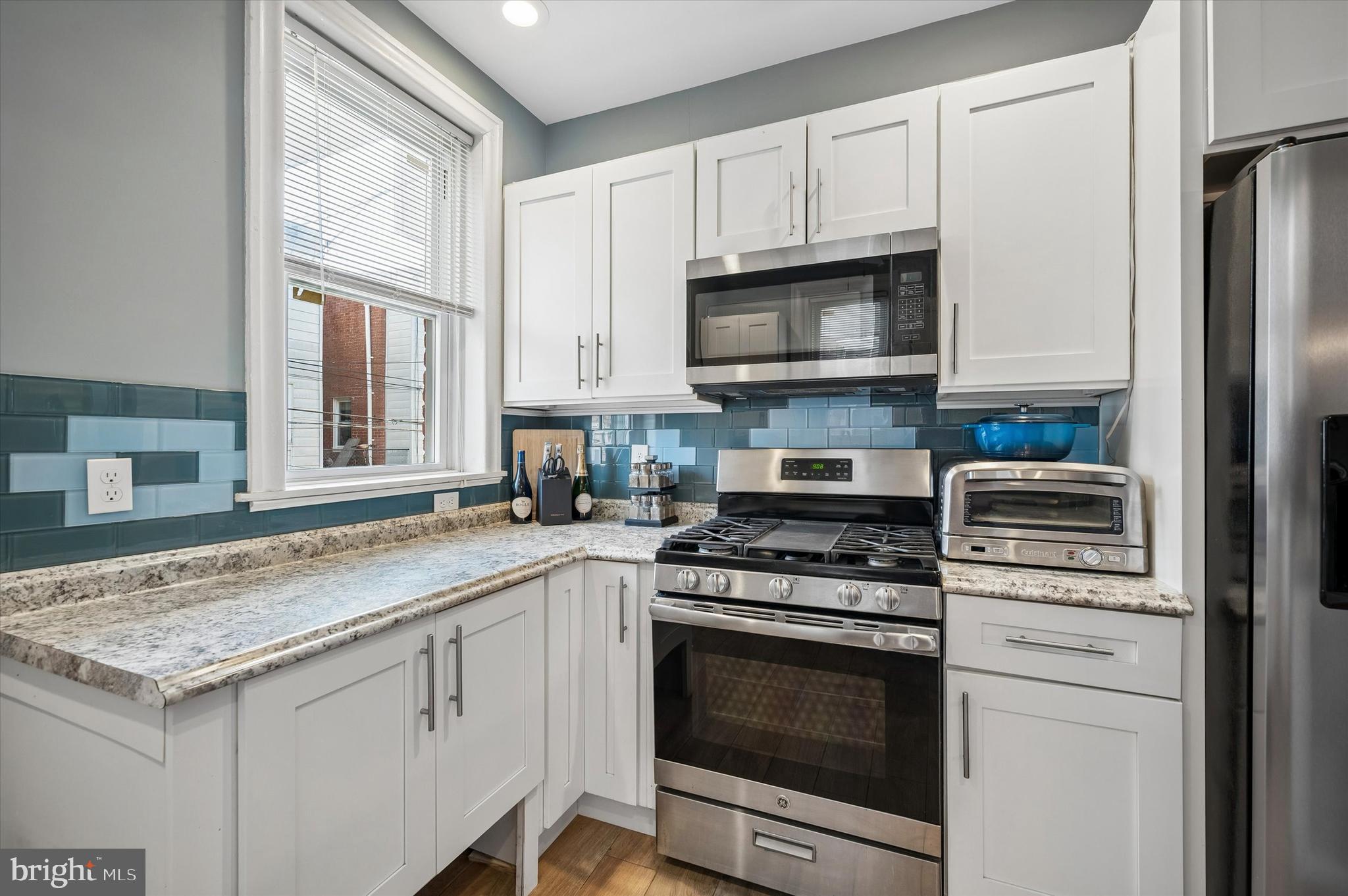 OXFORD CIRCLE - Residential