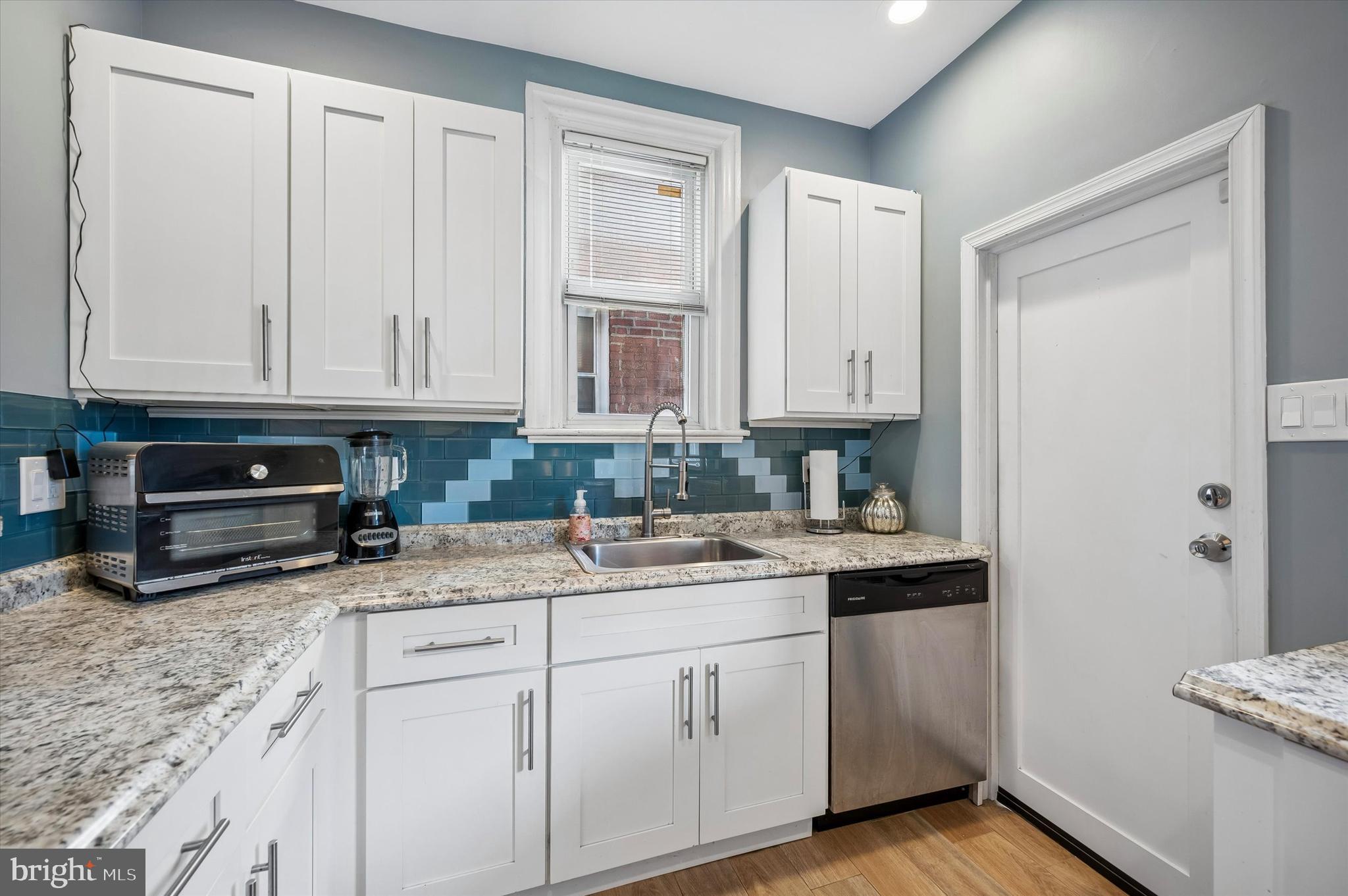 OXFORD CIRCLE - Residential