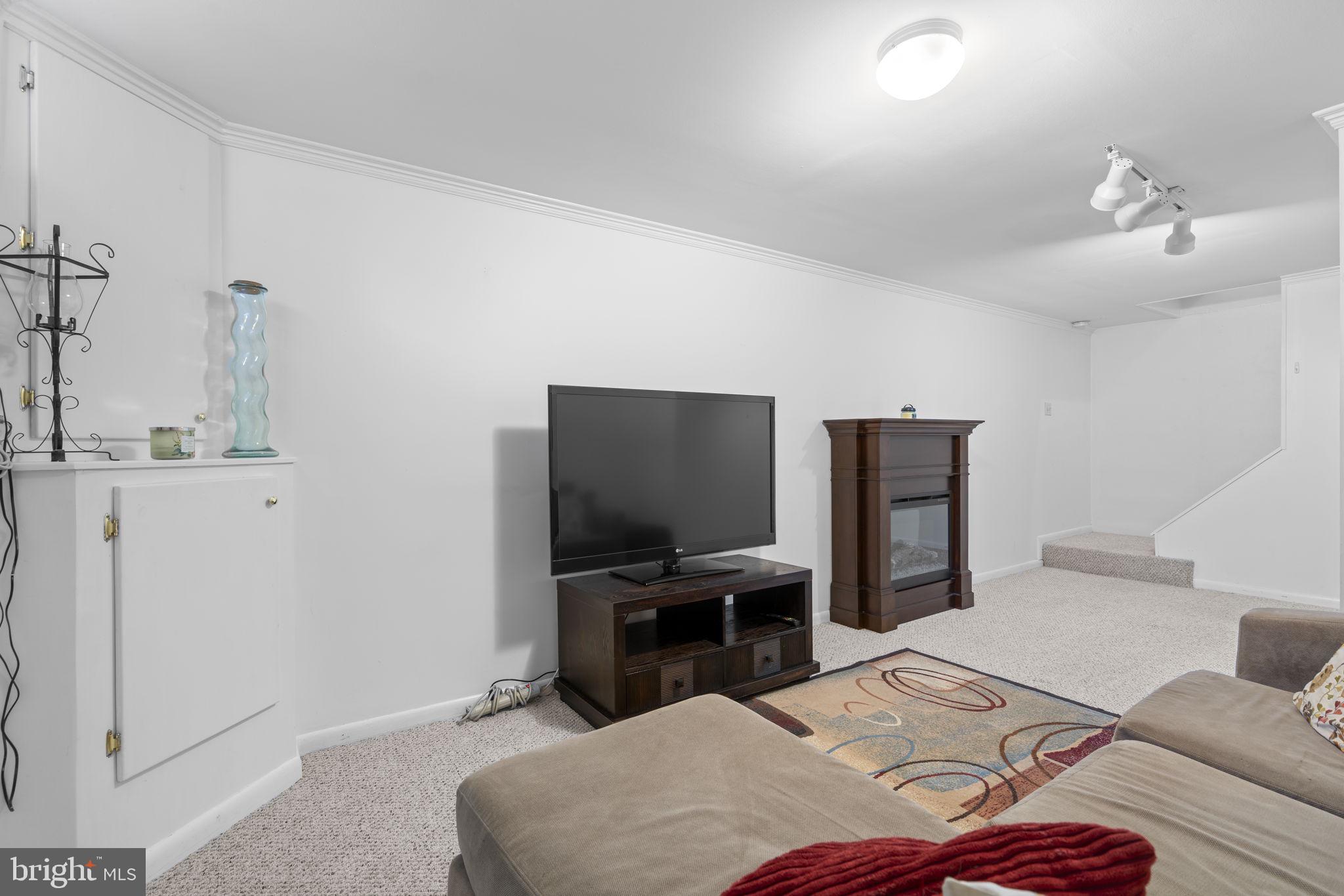 MAYFIELD MANOR - Residential