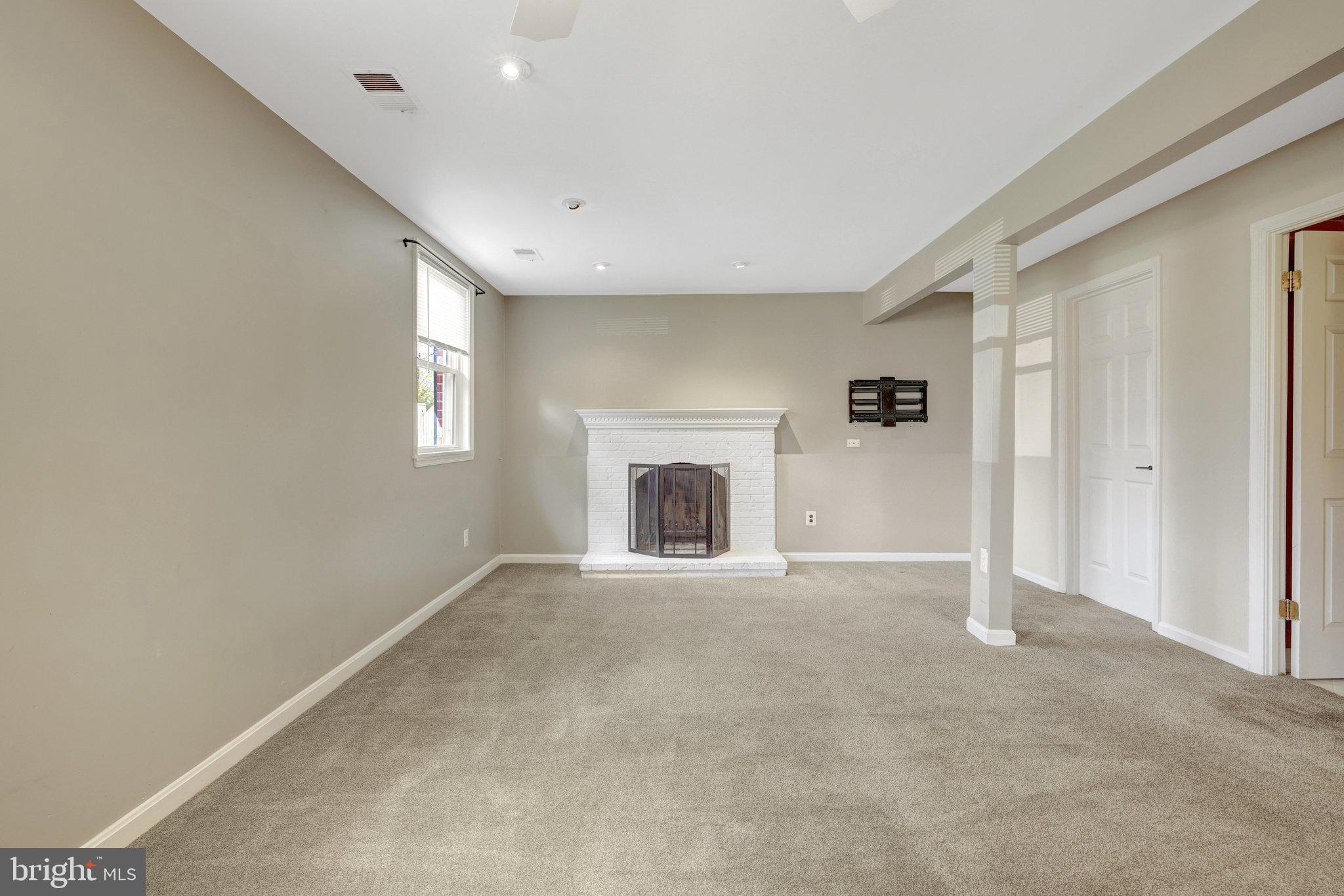 FOX MILL ESTATES - Residential