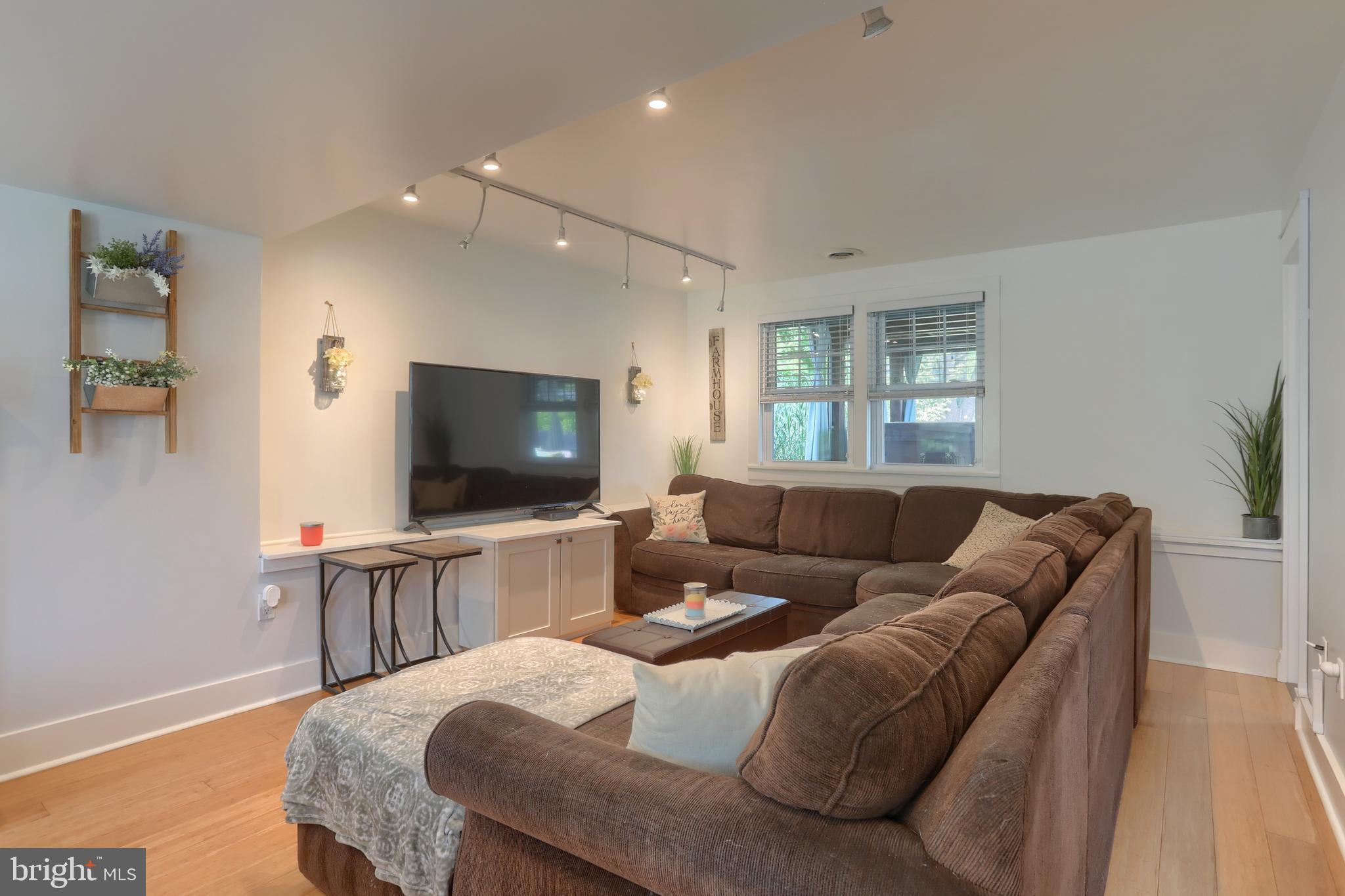 CHADDS FORD - Residential