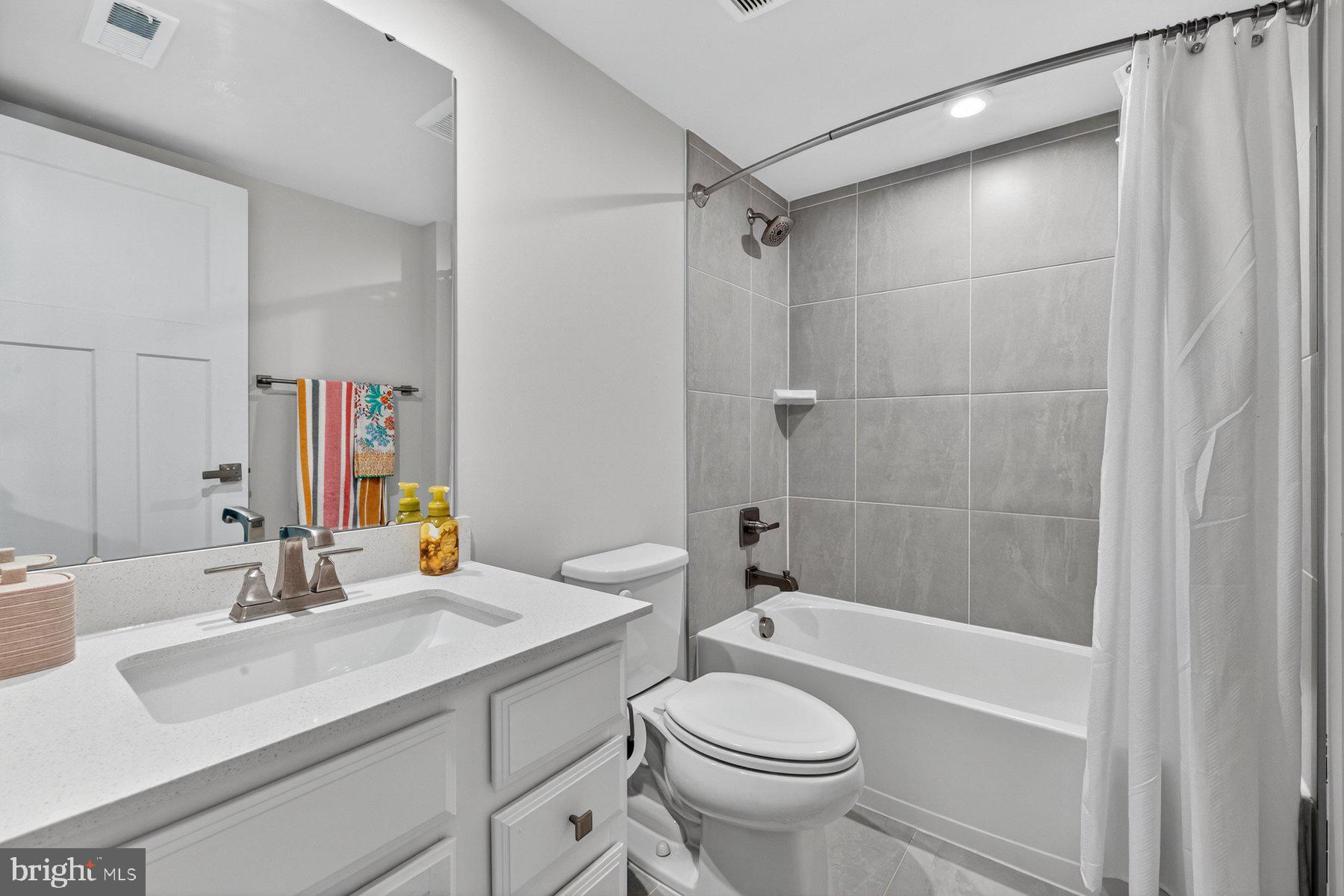 BELLE AIR TOWNHOMES - Residential