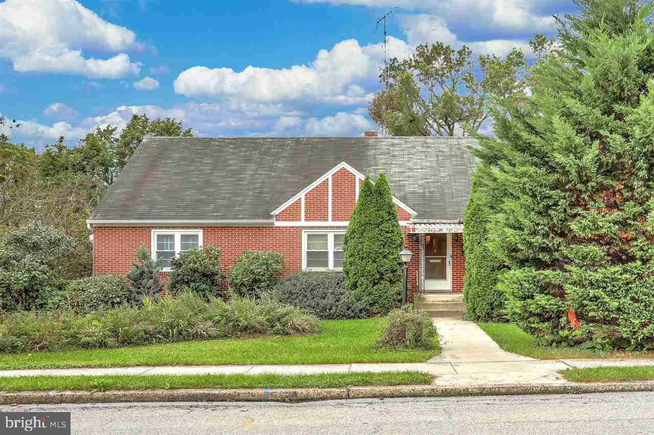 Quality built all brick home in a great in-town location. 3 Bedrooms, 2 full baths and a 1/2 bath, fenced yard, large rooms.