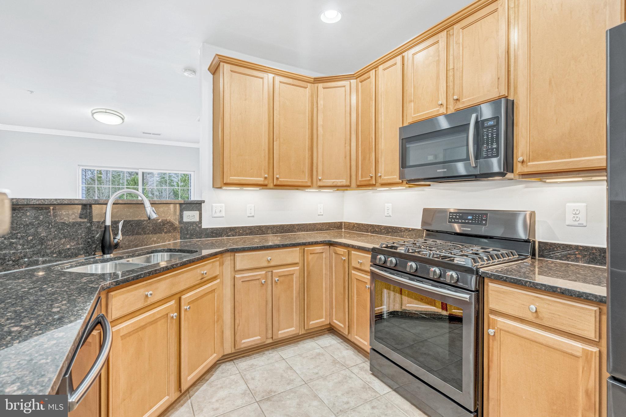 THE RESERVE CONDOMINIUMS - Residential Lease