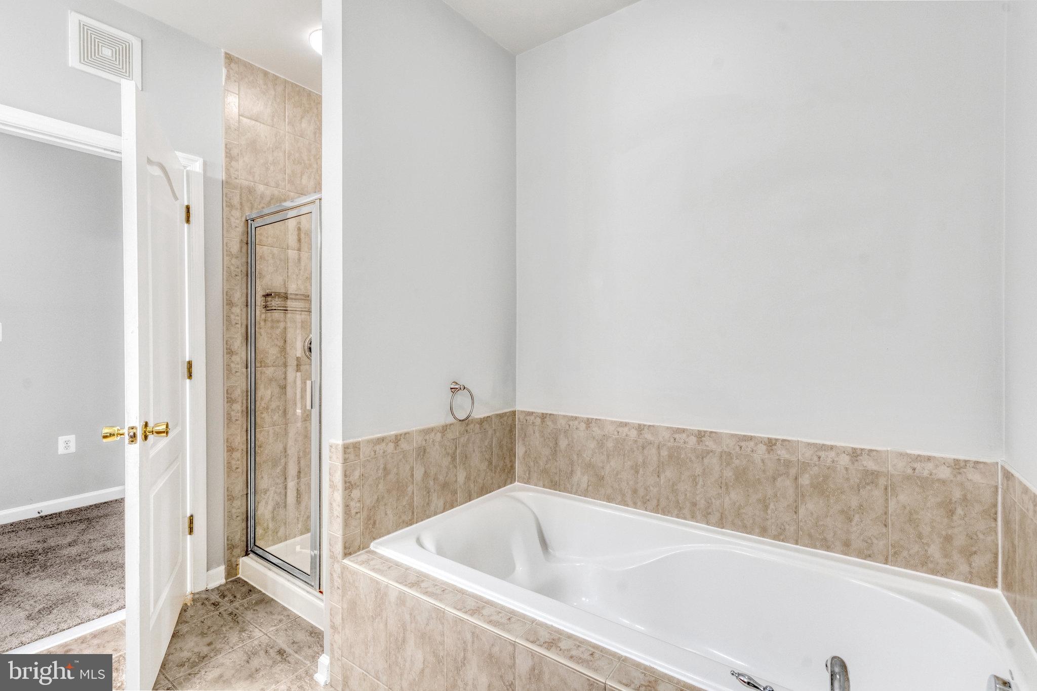 THE RESERVE CONDOMINIUMS - Residential Lease