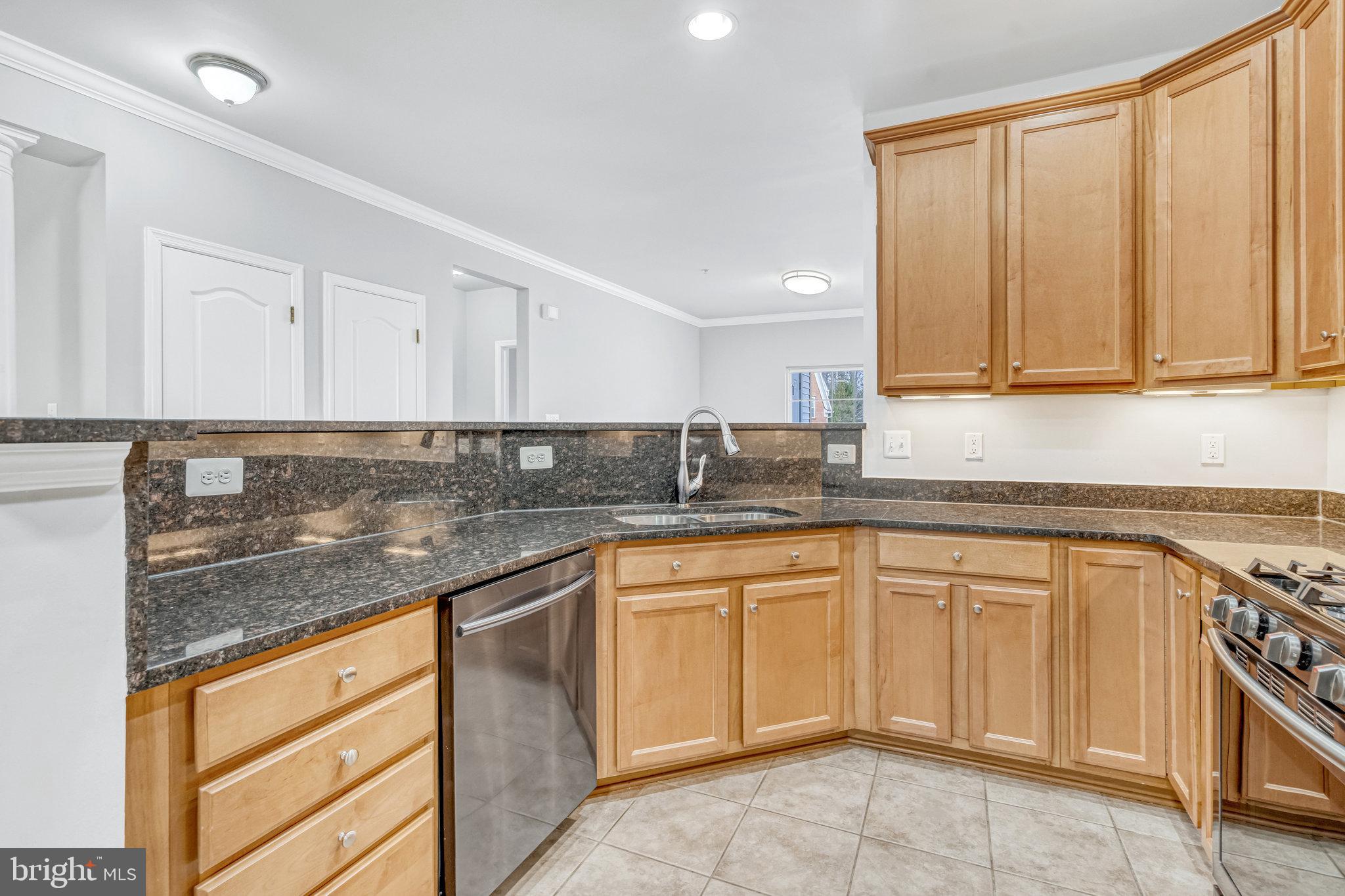 THE RESERVE CONDOMINIUMS - Residential Lease