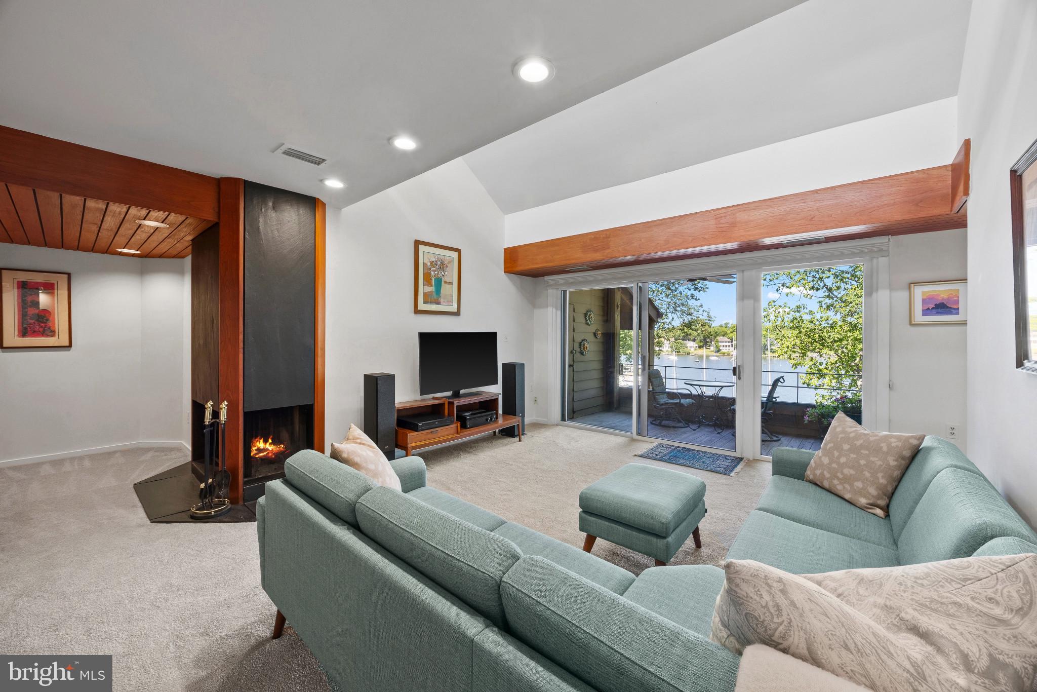 THE POINT CONDO - Residential