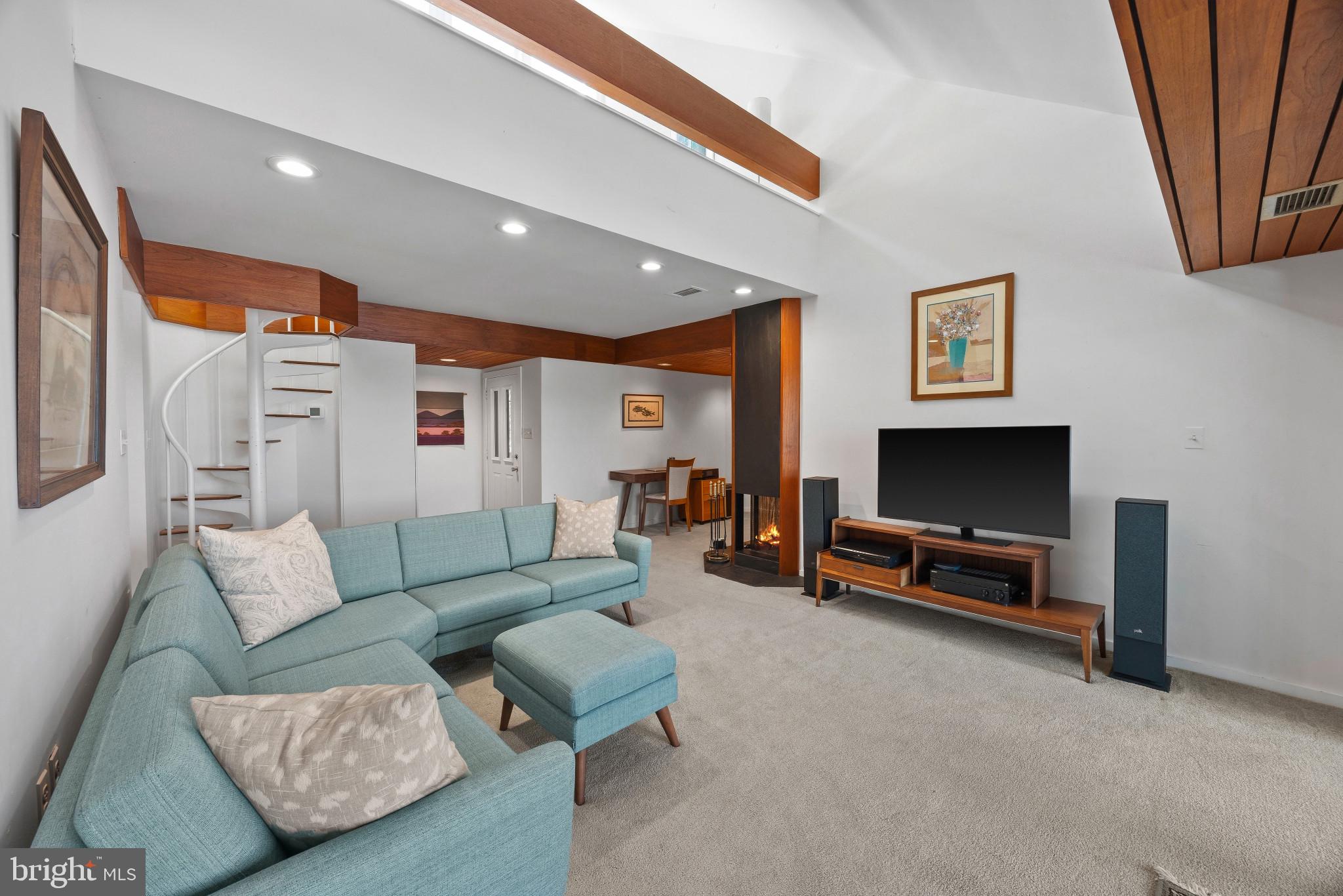 THE POINT CONDO - Residential