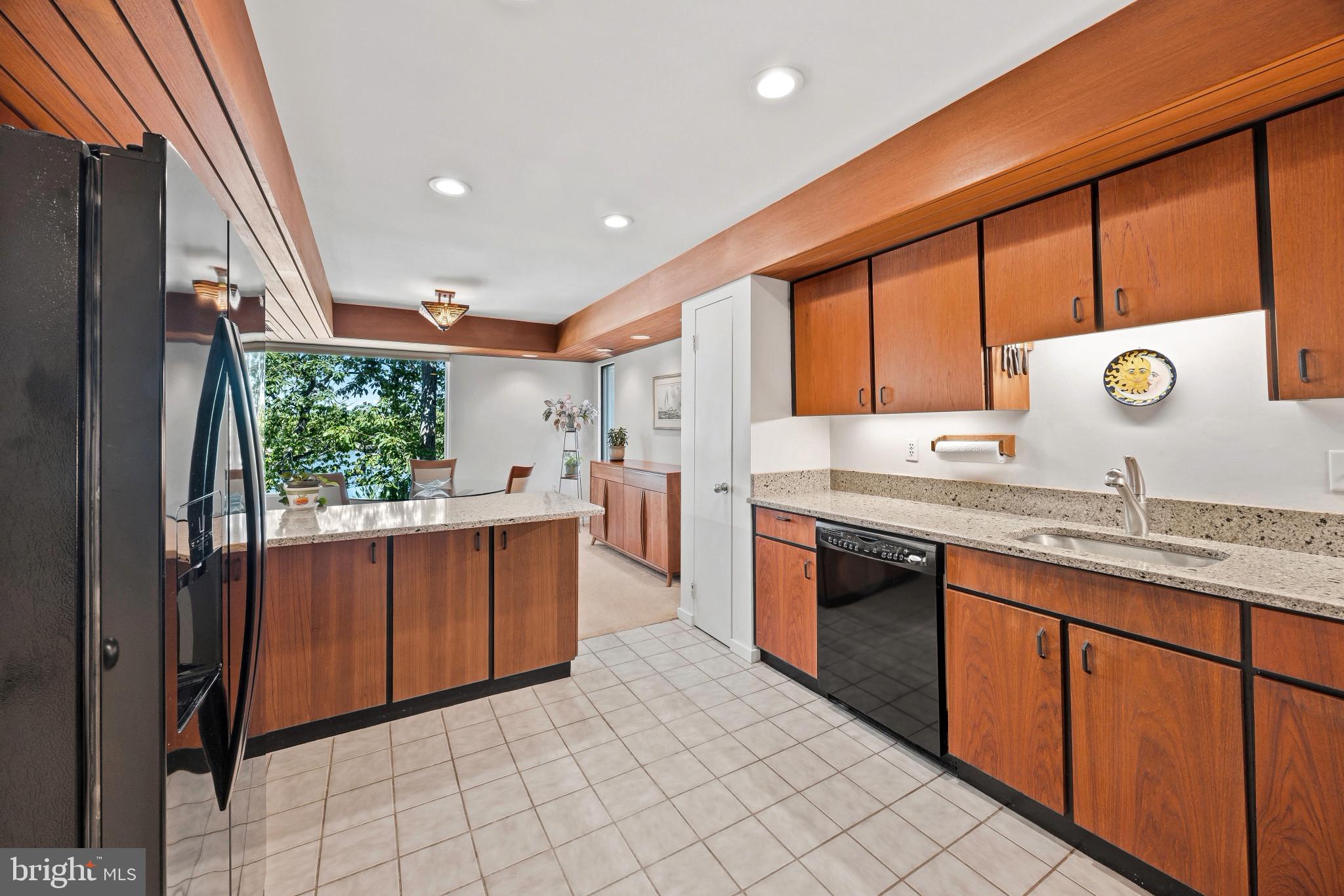THE POINT CONDO - Residential