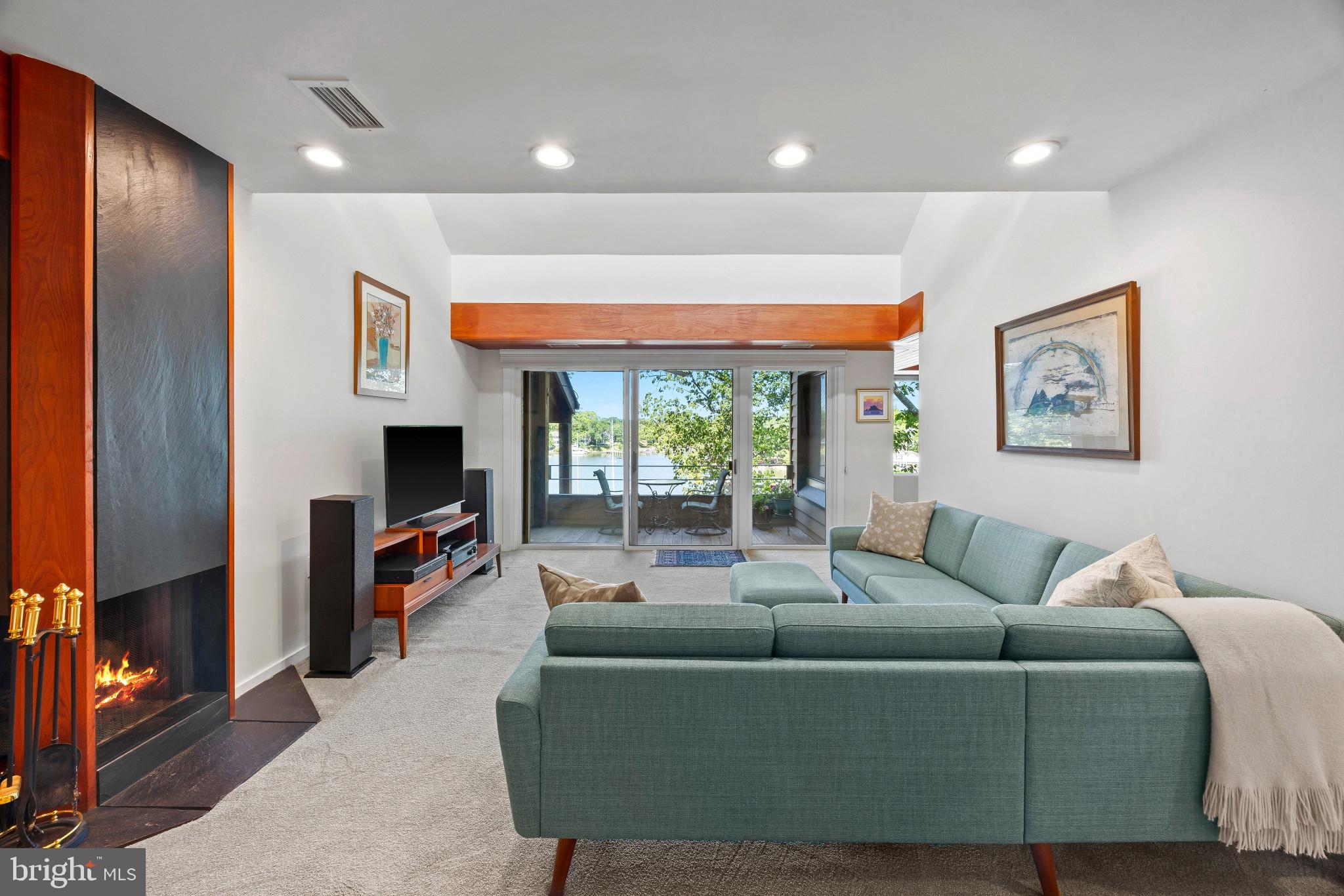 THE POINT CONDO - Residential