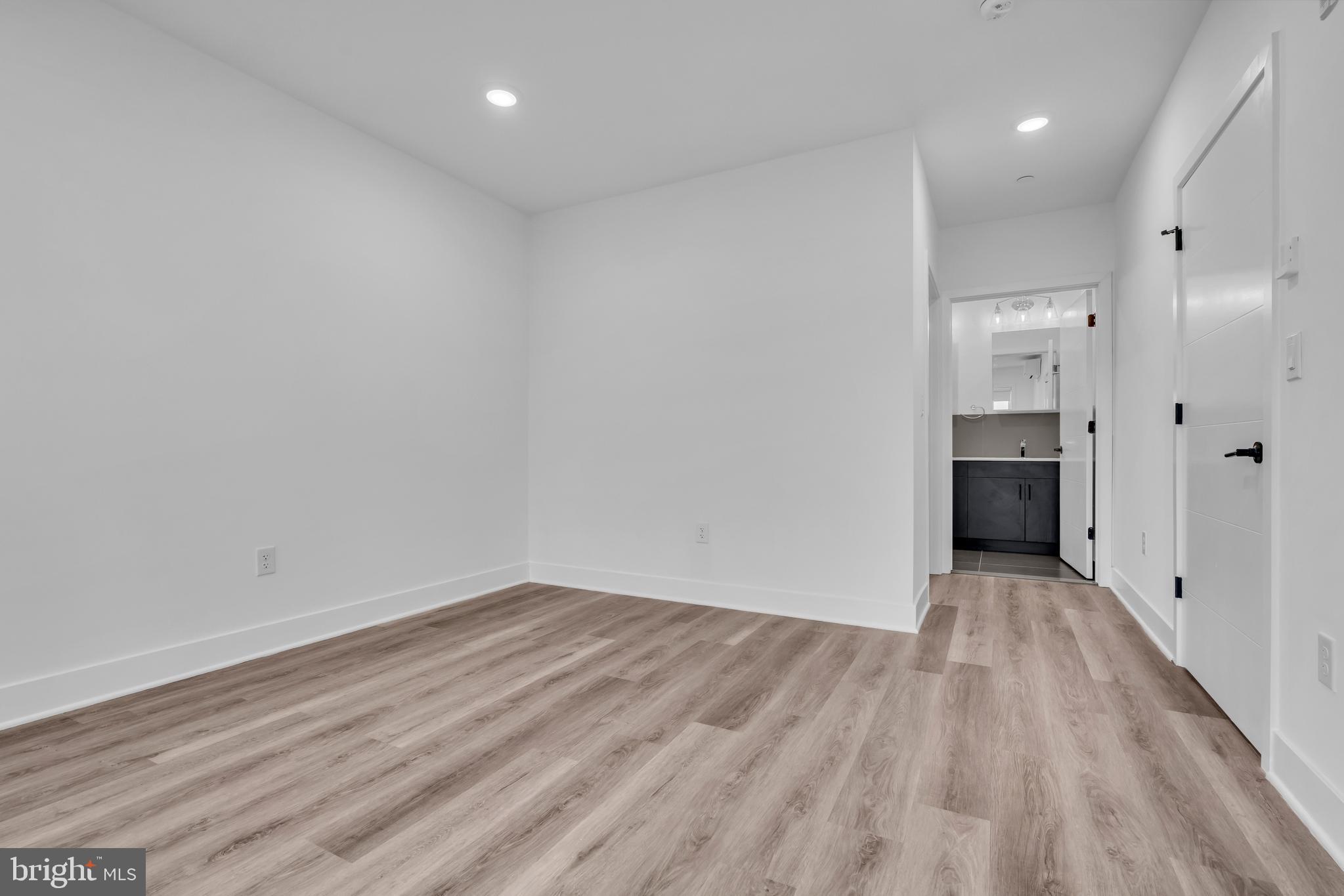 OLDE KENSINGTON - Residential Lease