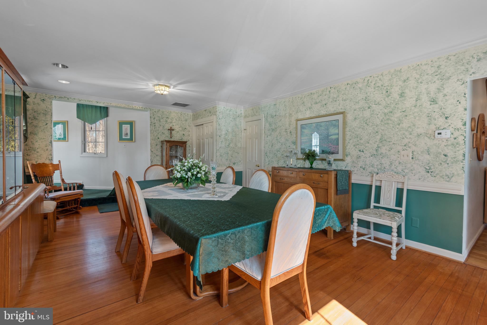 OLNEY - Commercial Sale