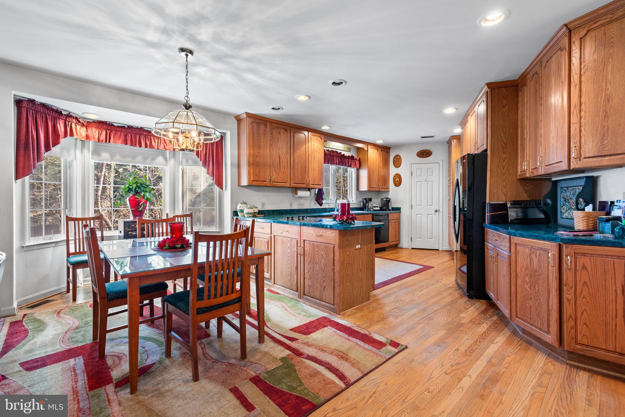 OLNEY - Commercial Sale