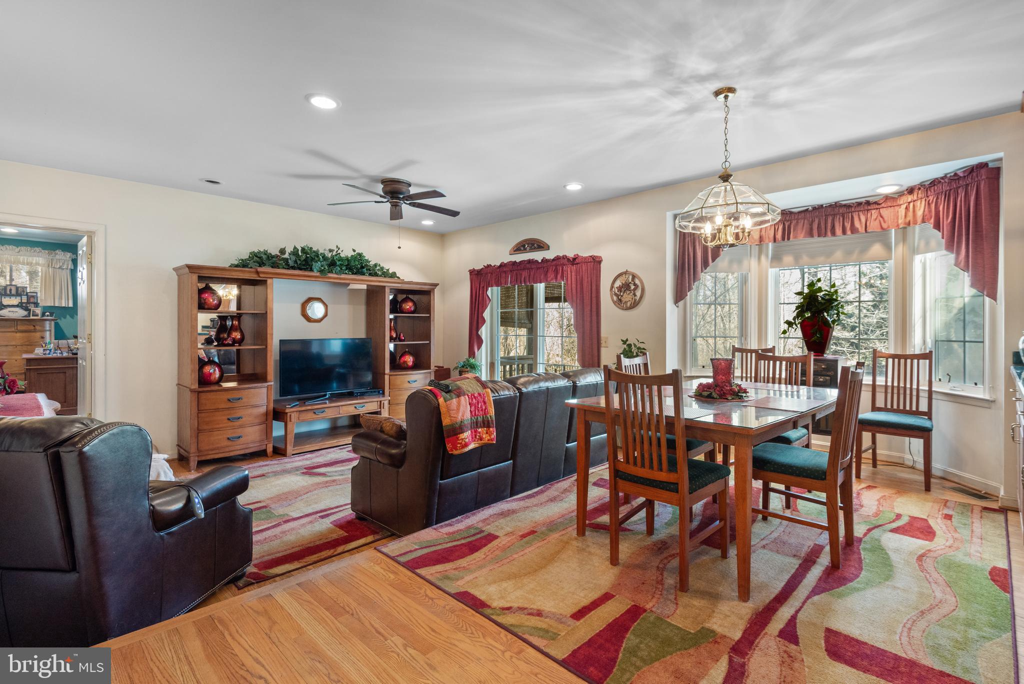 OLNEY - Commercial Sale