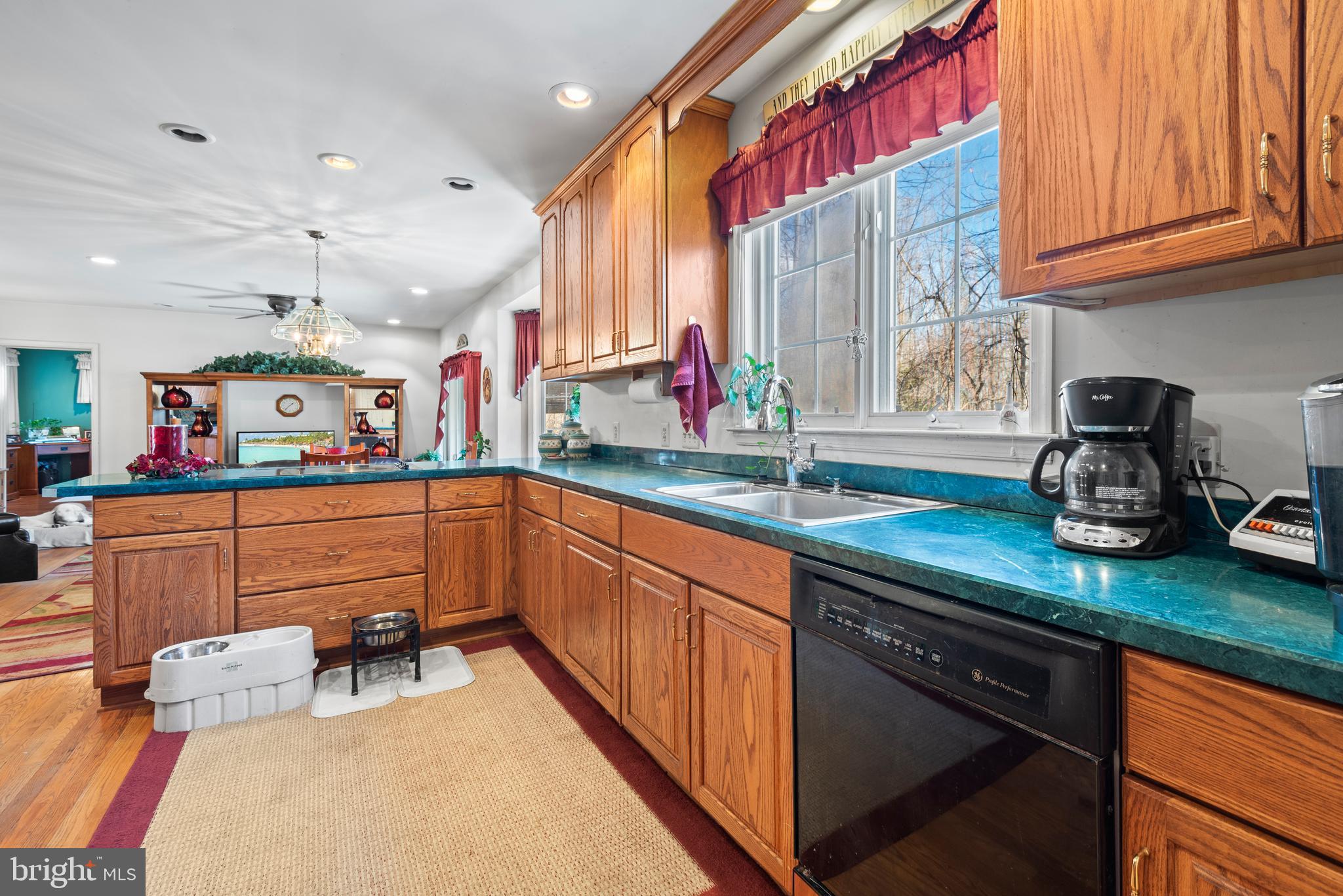OLNEY - Commercial Sale