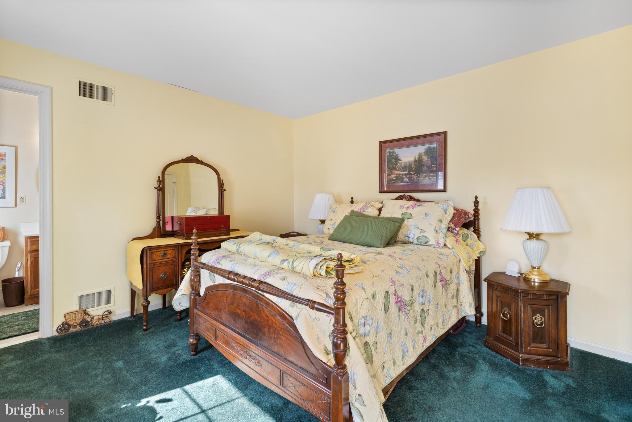 OLNEY - Commercial Sale