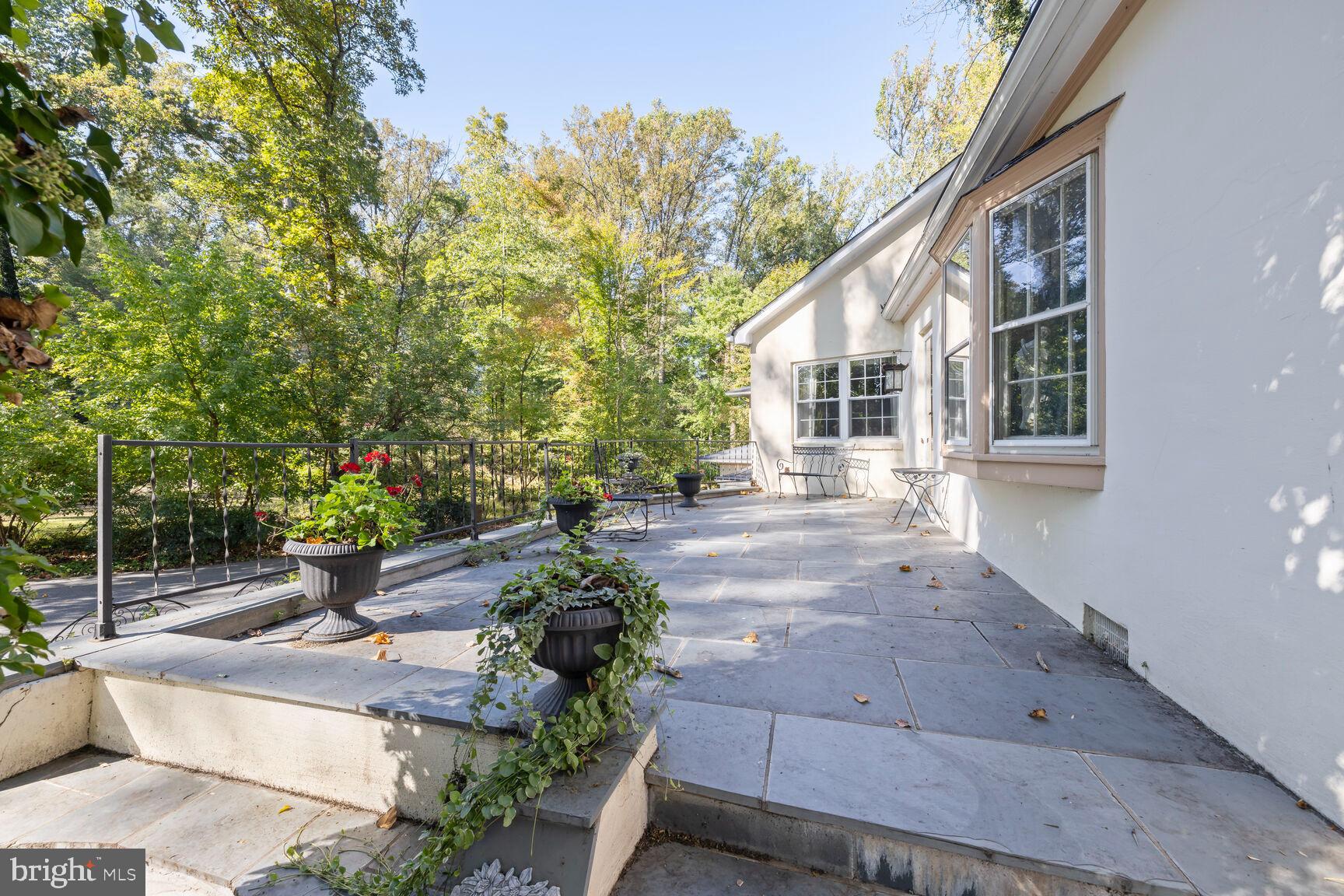 OLNEY - Commercial Sale