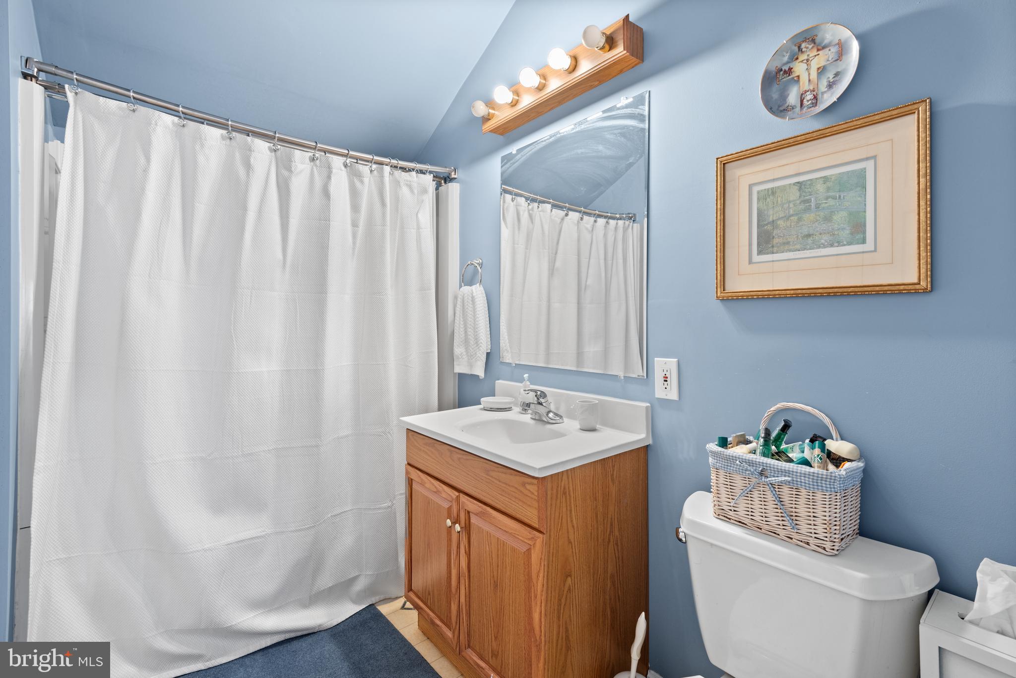 OLNEY - Commercial Sale