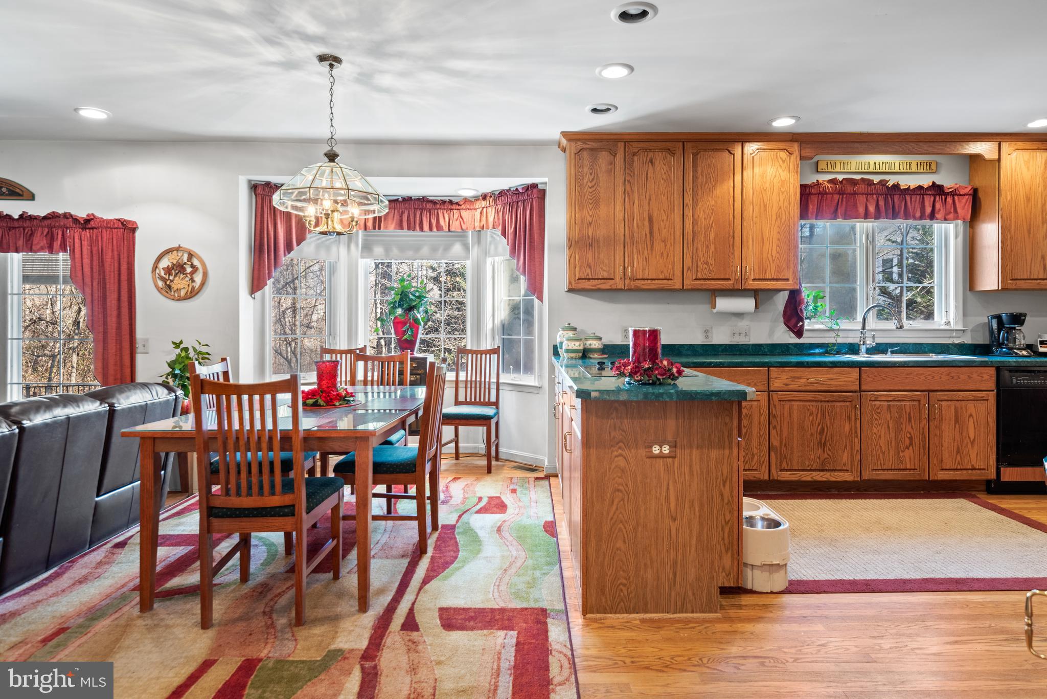 OLNEY - Commercial Sale