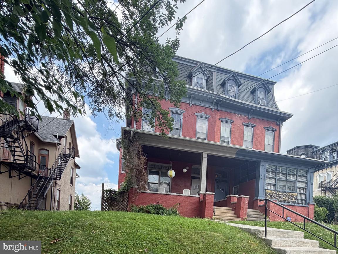 Excellent opportunity to add a cash-flowing asset to your portfolio. This unique investment property features 3 fully rented residential units plus 13 rented garages, providing multiple streams of income and strong monthly cash flow. Currently generating approximately $4,680 per month in gross rental income. Whether you're a seasoned investor looking to expand your portfolio or seeking a stable income-producing property, this is an opportunity you won't want to miss. The property has demonstrated strong rental demand. Conveniently located near local amenities, major routes, and employment centers.
Income-producing properties with this combination of residential units and garage rentals are hard to find. Schedule your showing today!