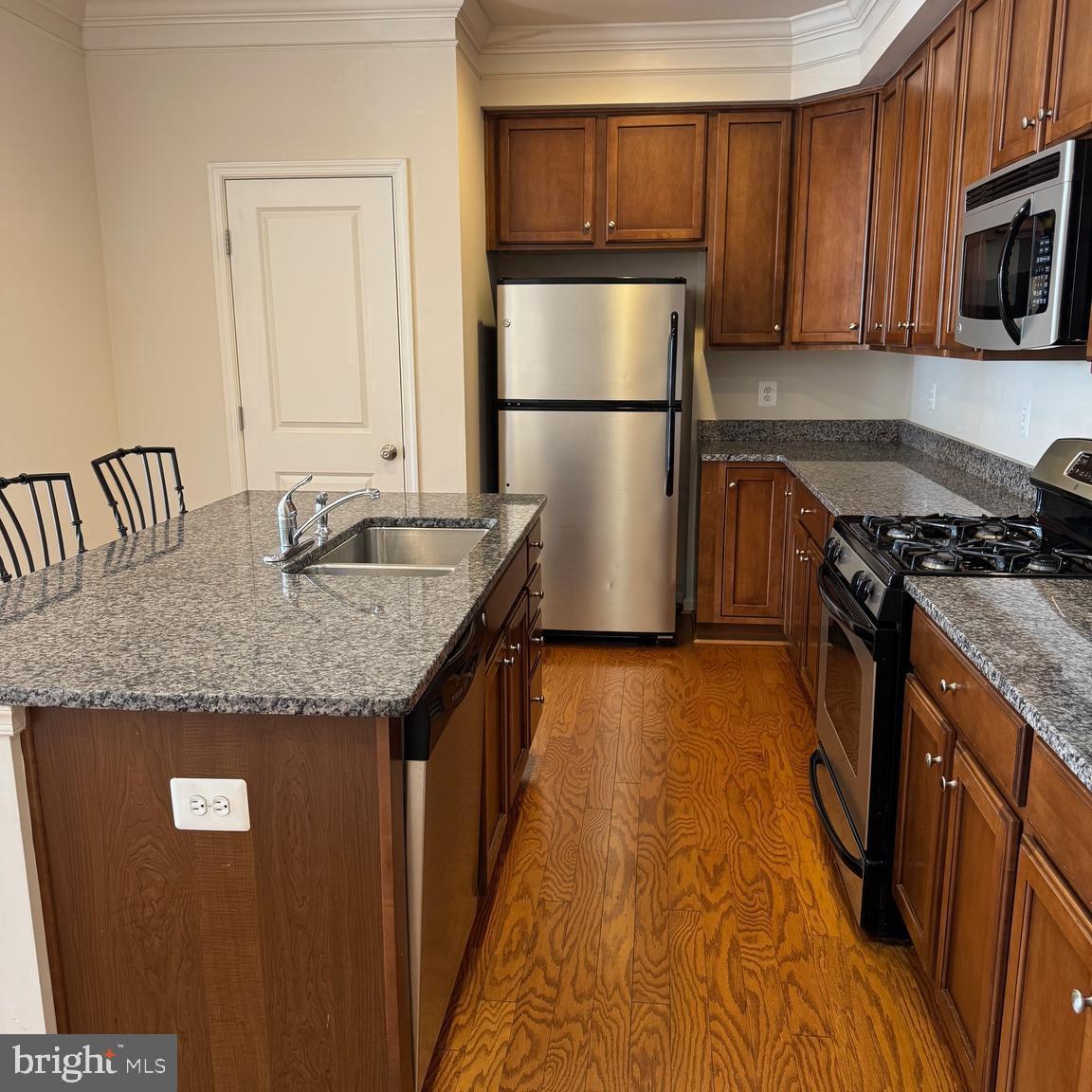 MADISON CRESCENT CONDOMINIUM - Residential Lease