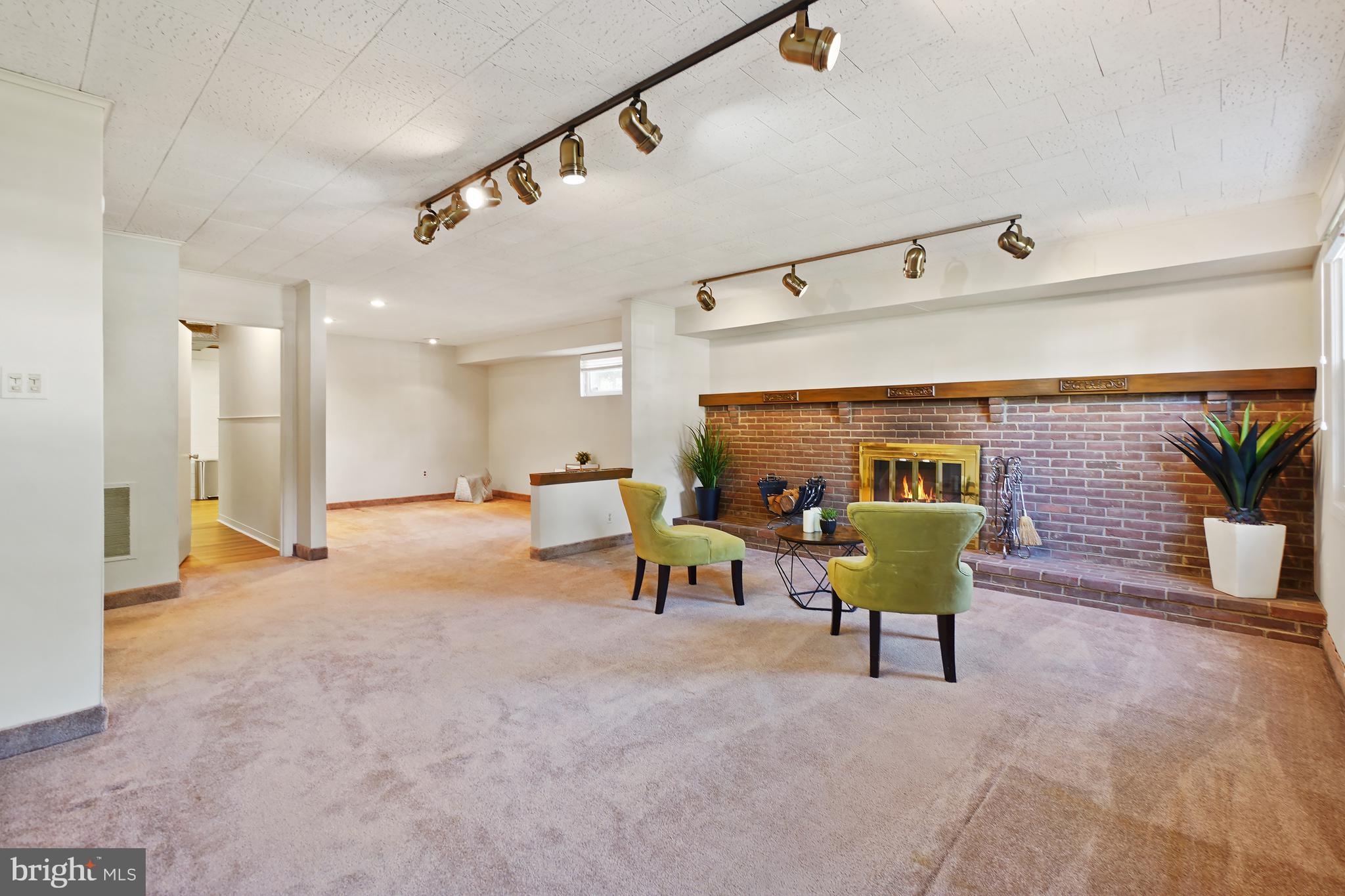 MANOR WOODS - Residential