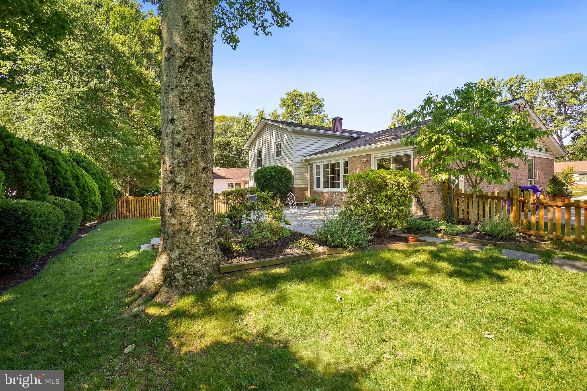 MANOR WOODS - Residential