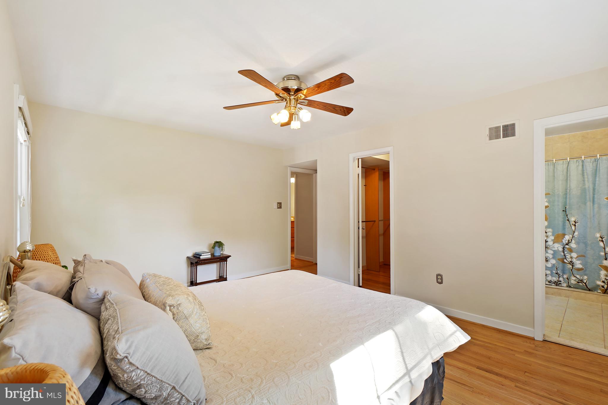 MANOR WOODS - Residential