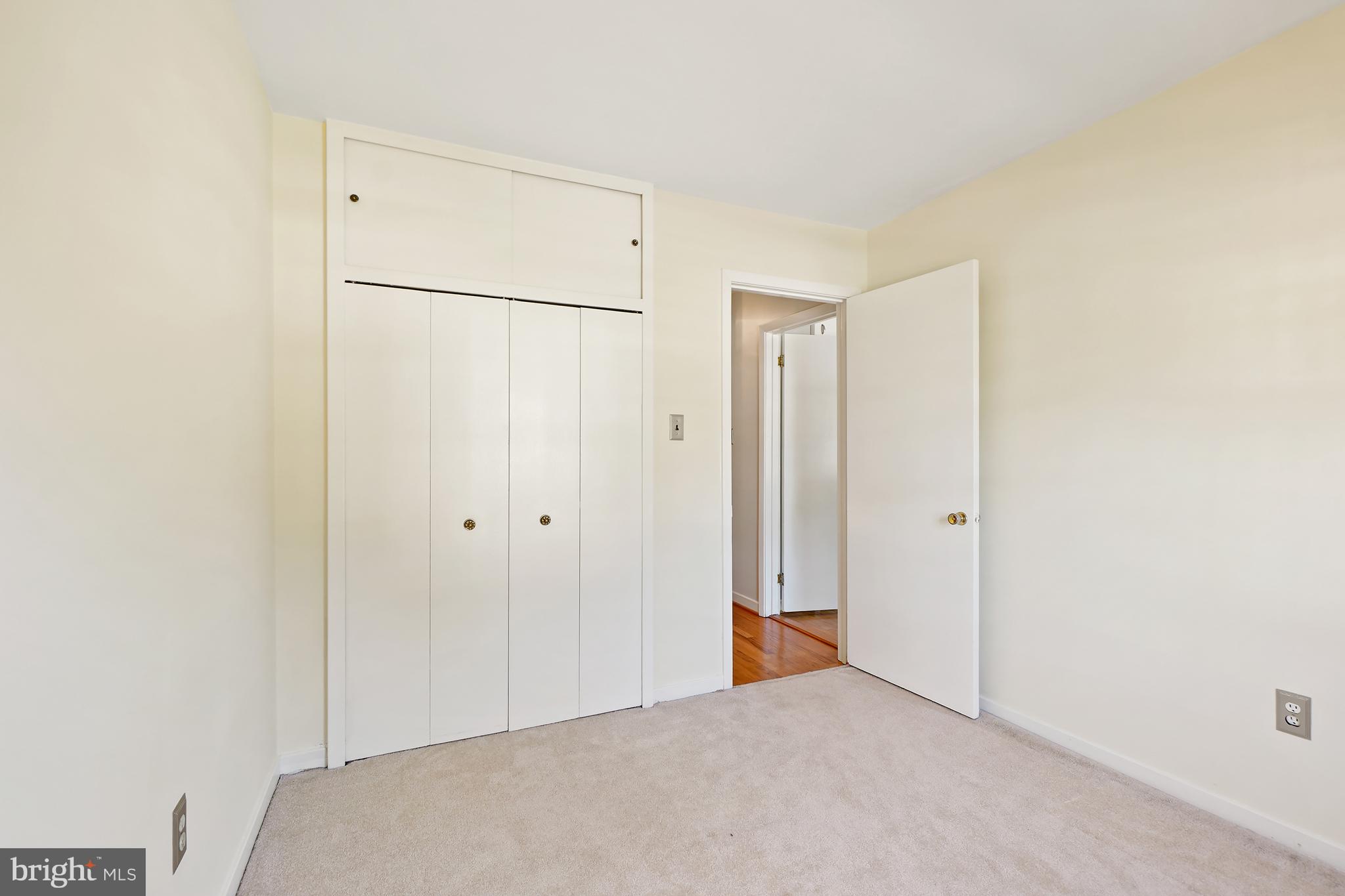 MANOR WOODS - Residential