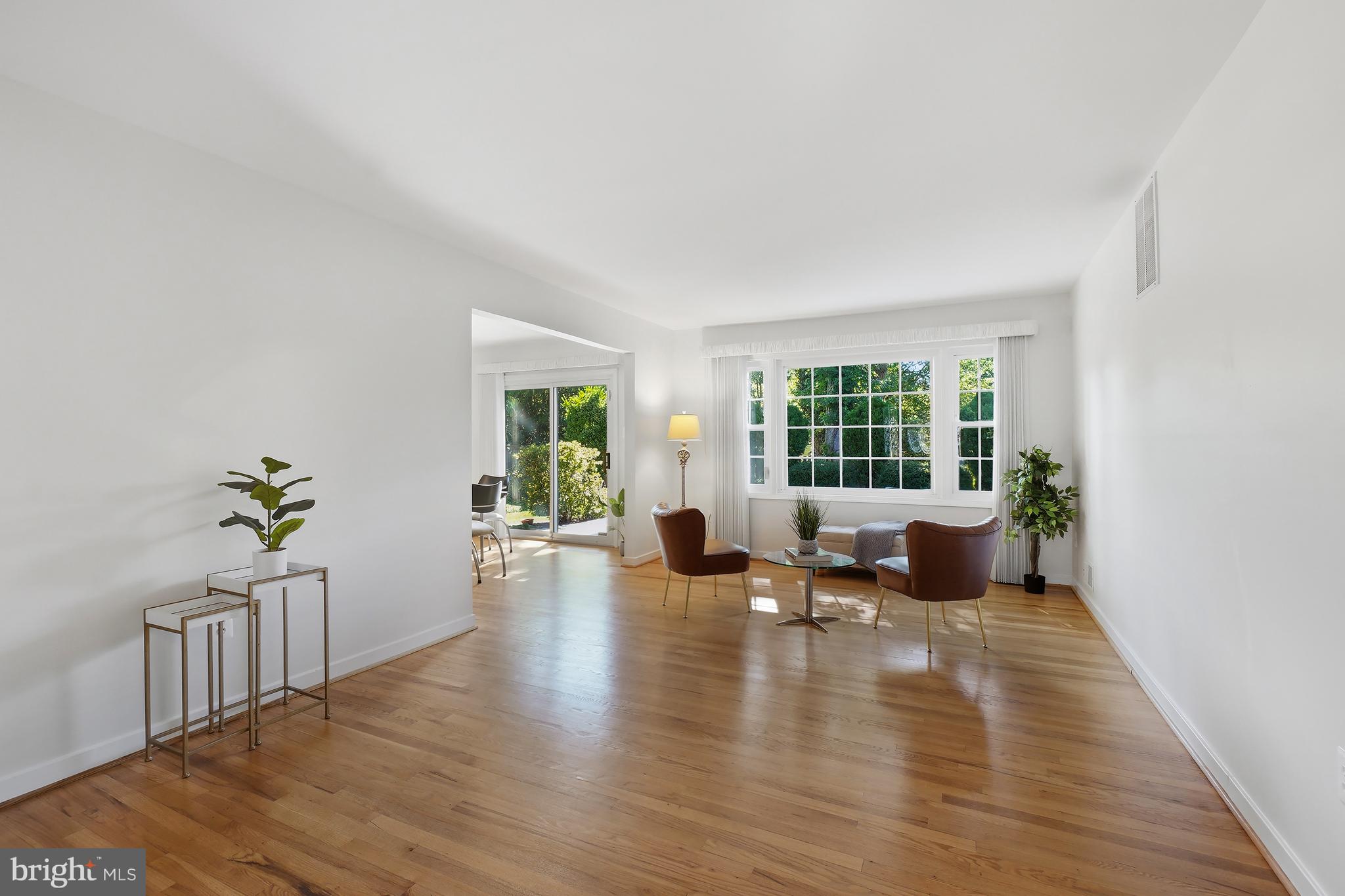 MANOR WOODS - Residential