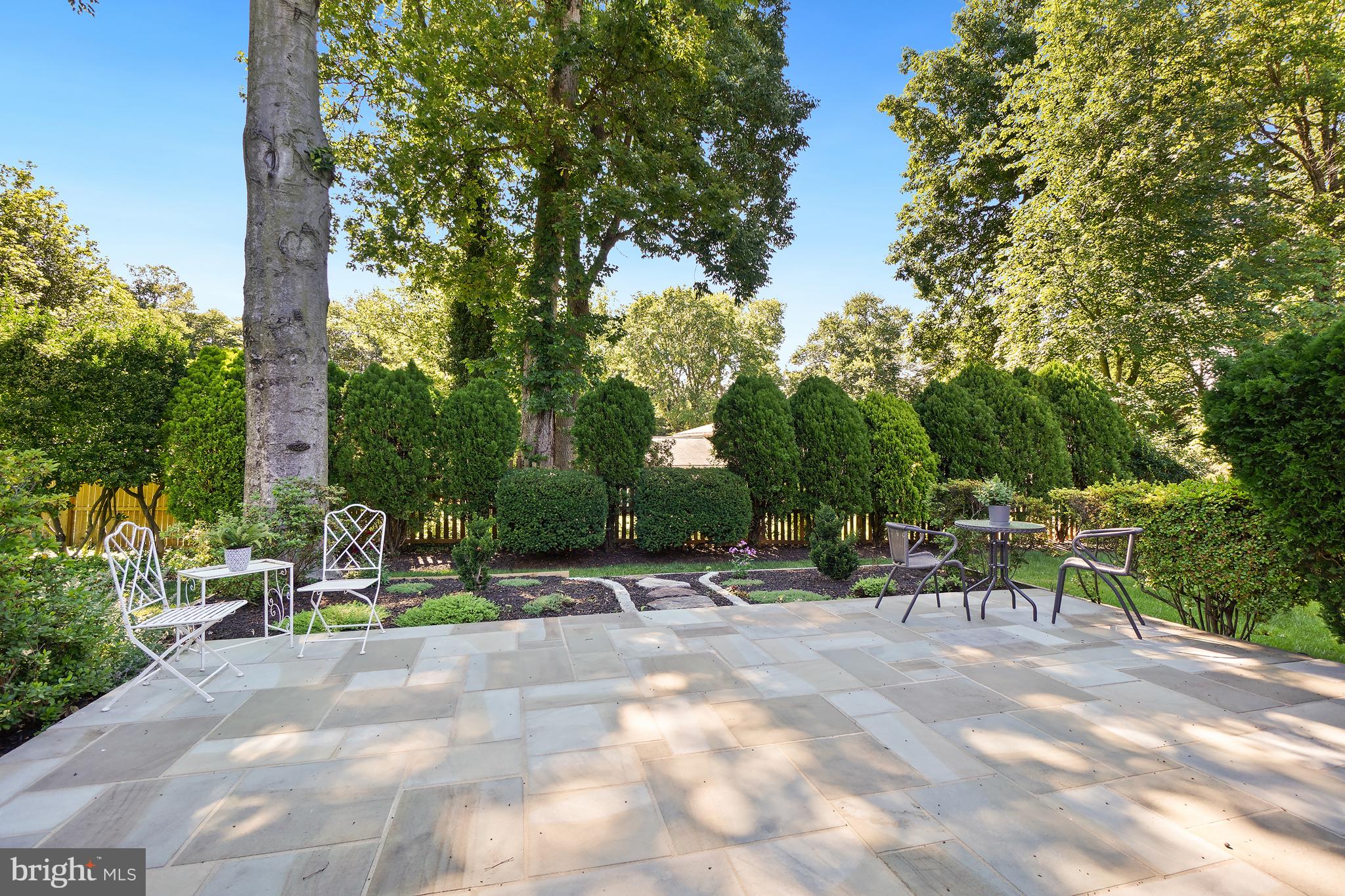 MANOR WOODS - Residential